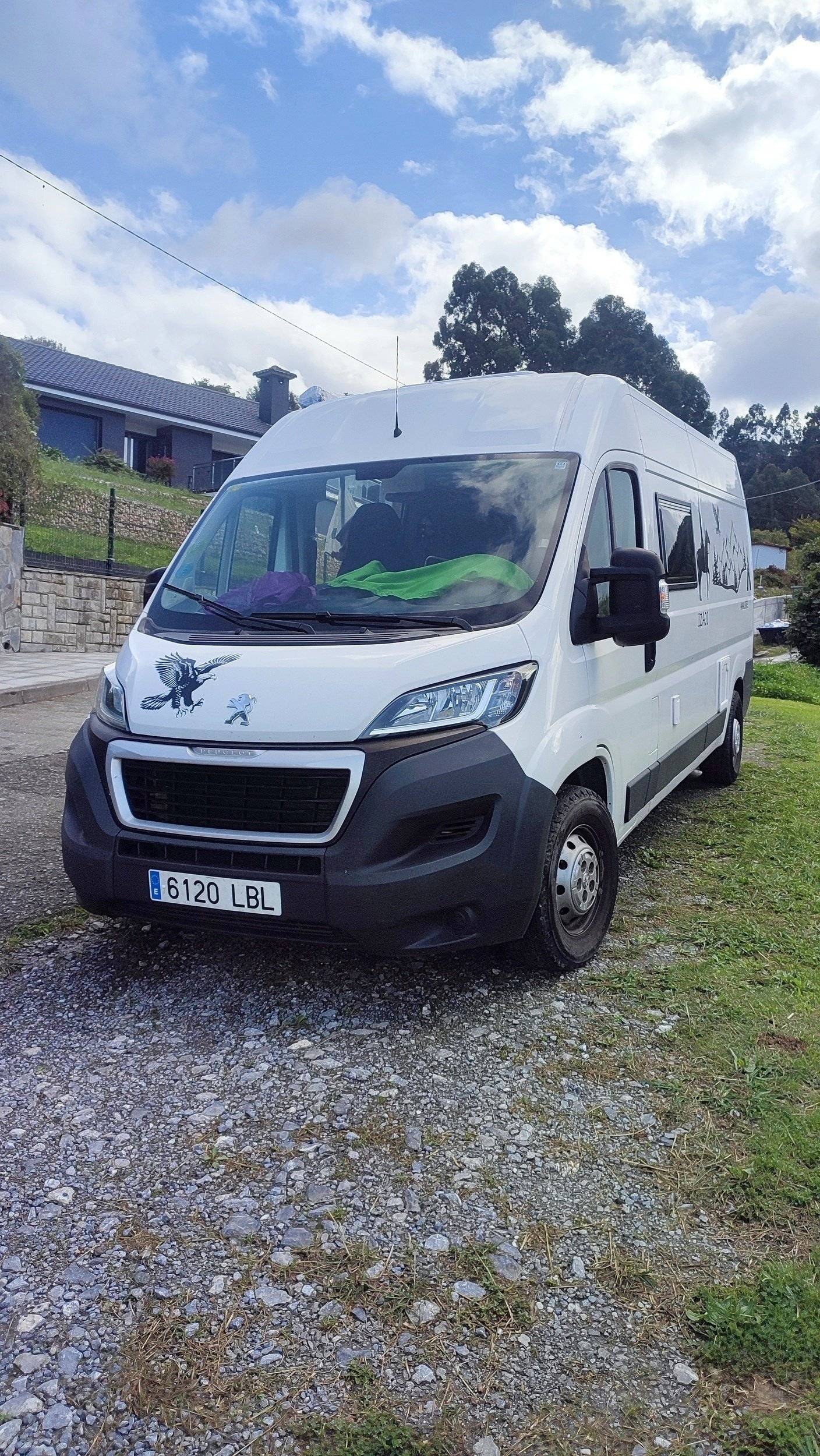 Voorkant 3/4 Peugeot Boxer L3H2 - Yescapa