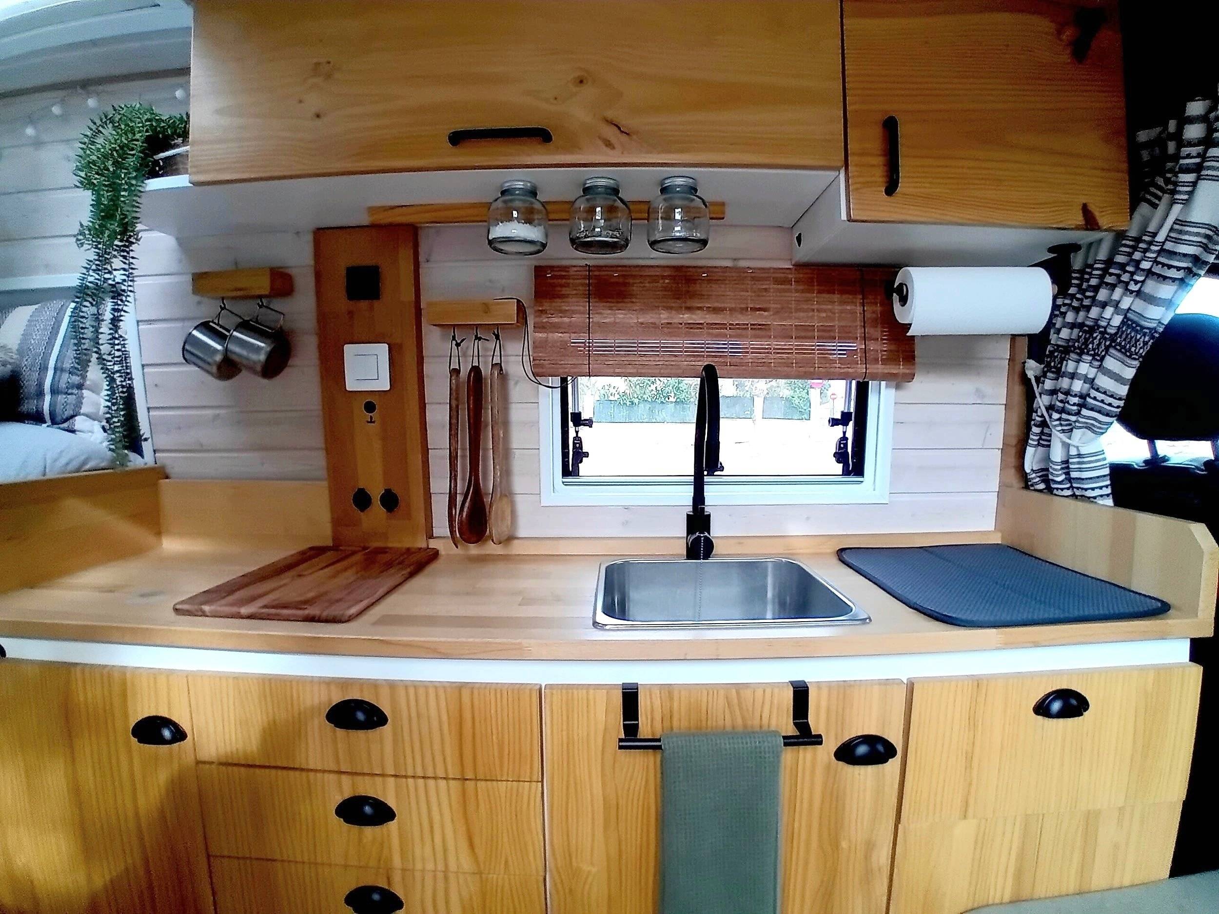 Angolo cucina Renault Master 2,5 l dCi 120 ch. - Yescapa