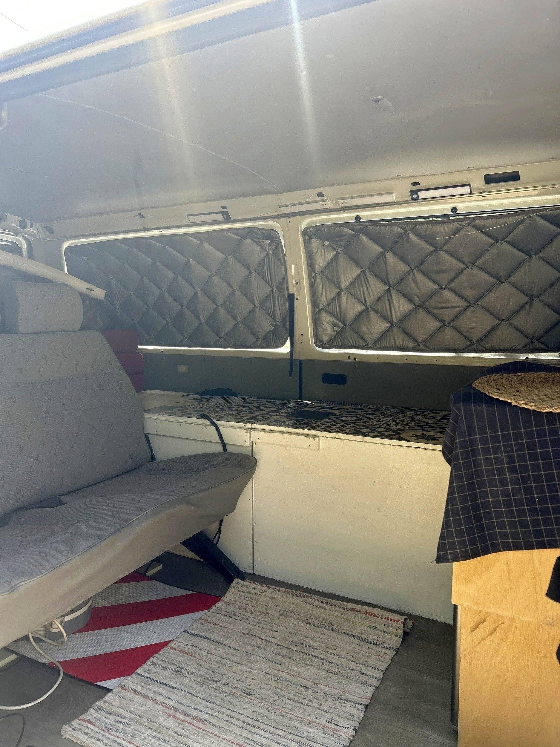 Eethoek Volkswagen T4 2,5l 102cv - Yescapa