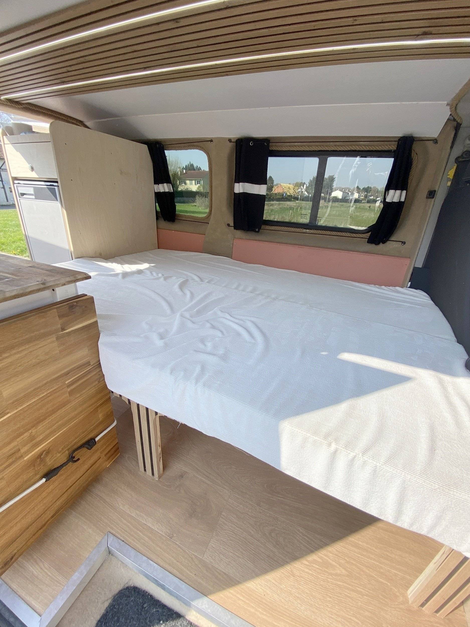 Schlafplätze Renault 2,0 l dCi 115 ch - Yescapa