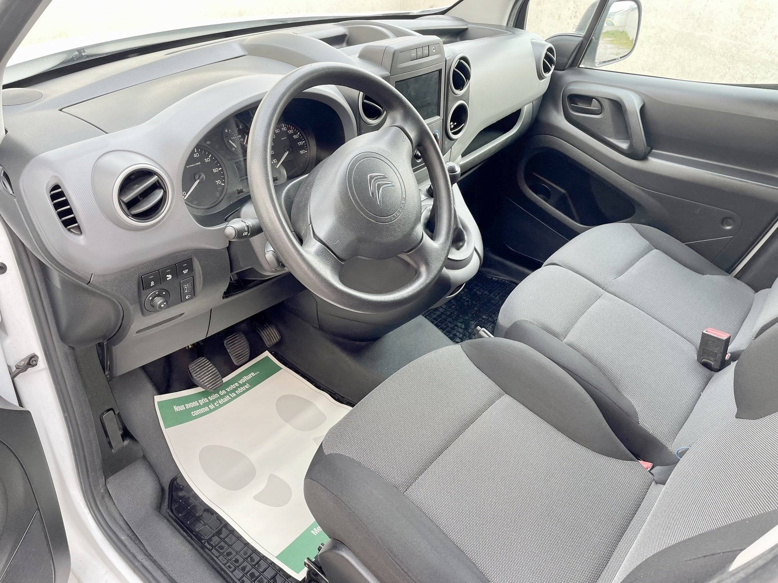 Cabina di guida Citroën Berlingo - Yescapa