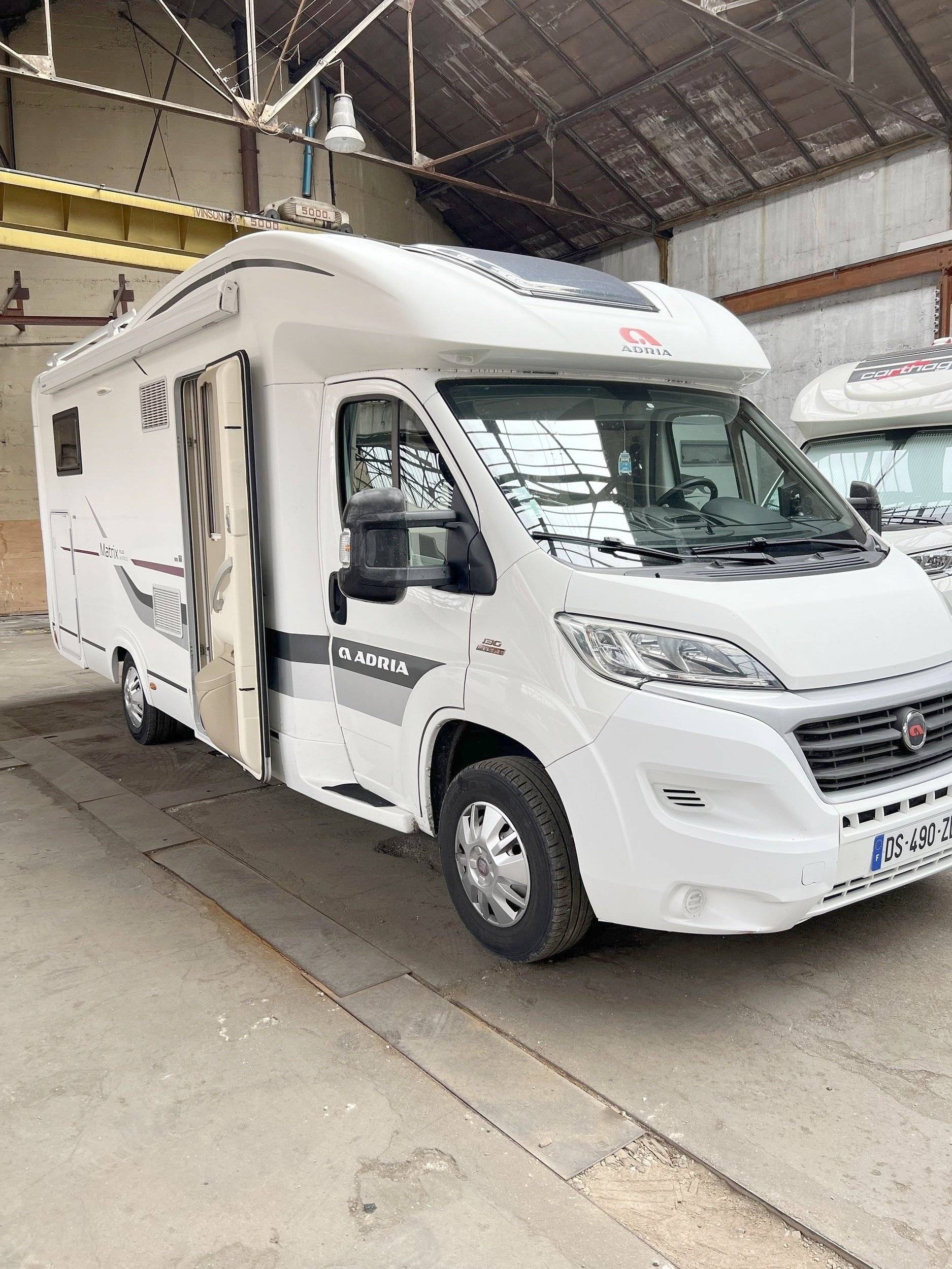 Front view from 3/4 Fiat 2,3 l 130 ch - Yescapa