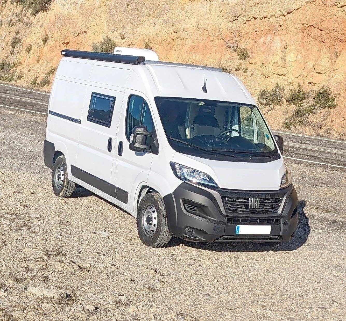 Location Converted van L Hospitalet de Llobregat Fiat Fiat ducato maxi 63718 Yescapa