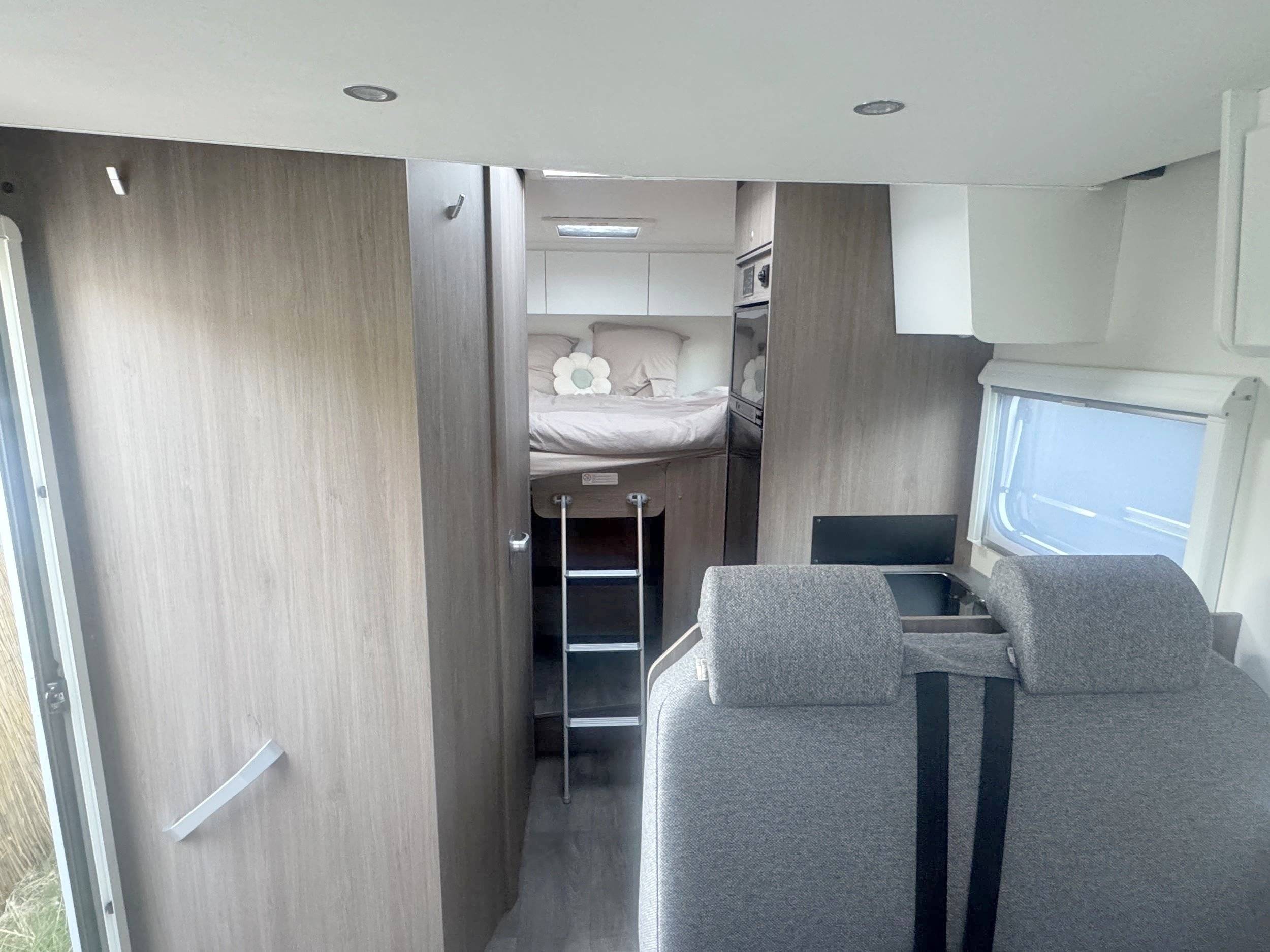 Área de jantar Fiat ducato 2.3 multijet 140cv - Yescapa