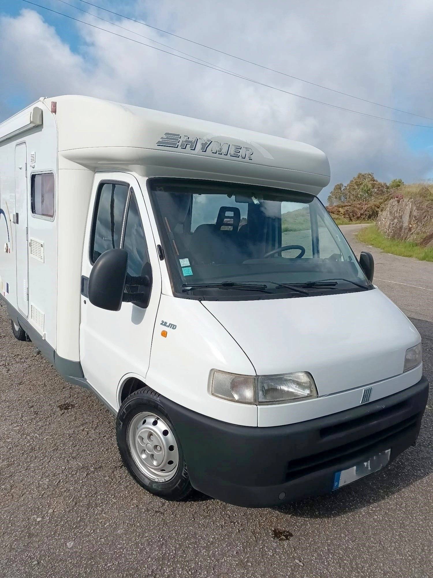 Vue avant de 3/4 Fiat DUCATO 2.8L 127Cv - Yescapa