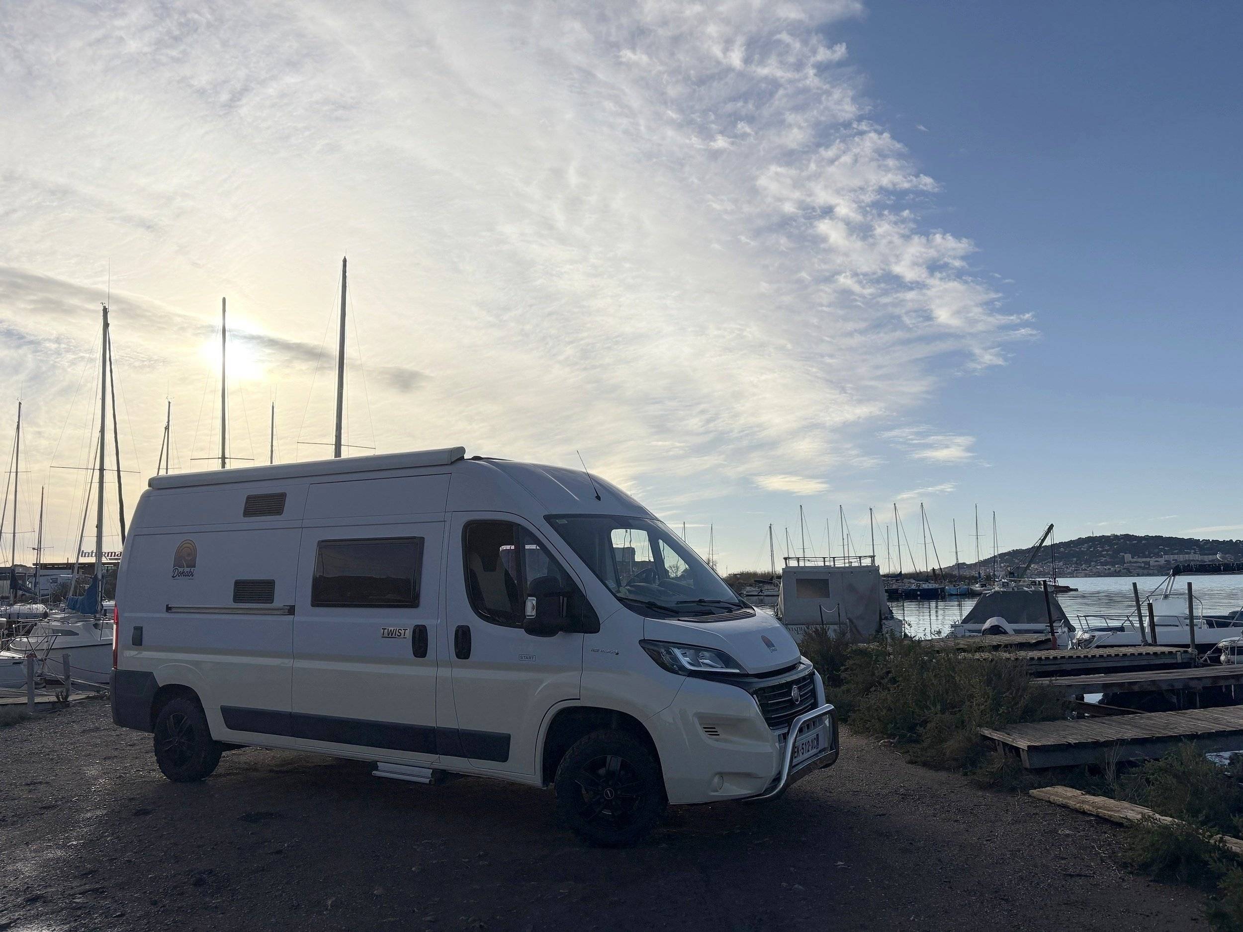 Front view from 3/4 Fiat Fiat Ducato - Yescapa