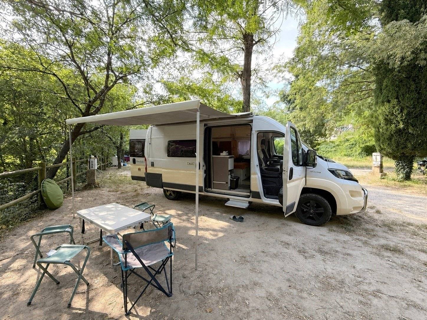Vue avant de 3/4 Fiat Fiat Ducato - Yescapa