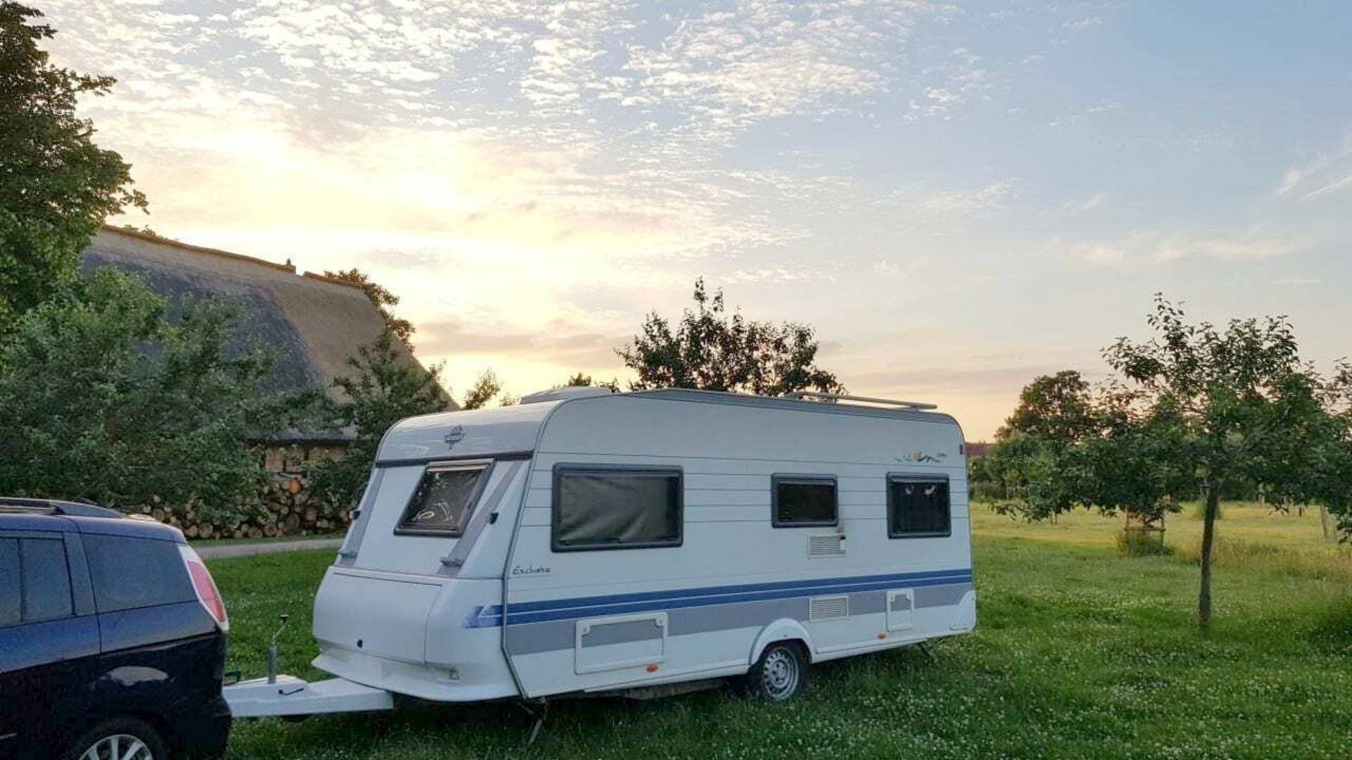 schräge Vorderansicht Hobby - Yescapa