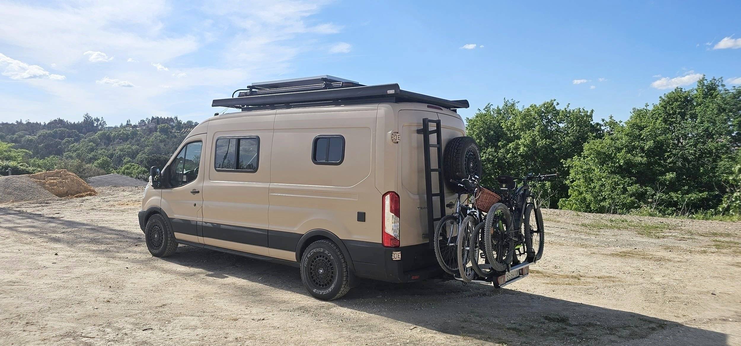 Ansicht von hinten Ford Ford TRANSIT L3H3 - Yescapa