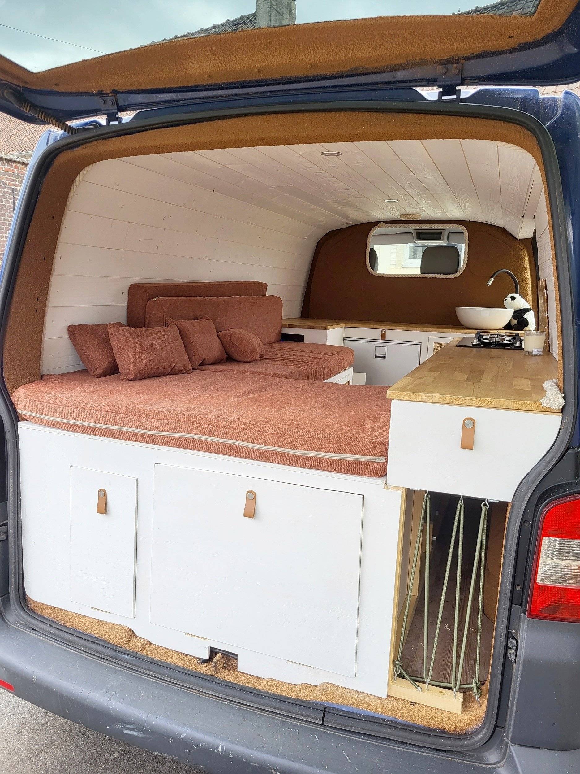 Schlafplätze Volkswagen Transporter T5 L2H1 2 l 102 ch - Yescapa