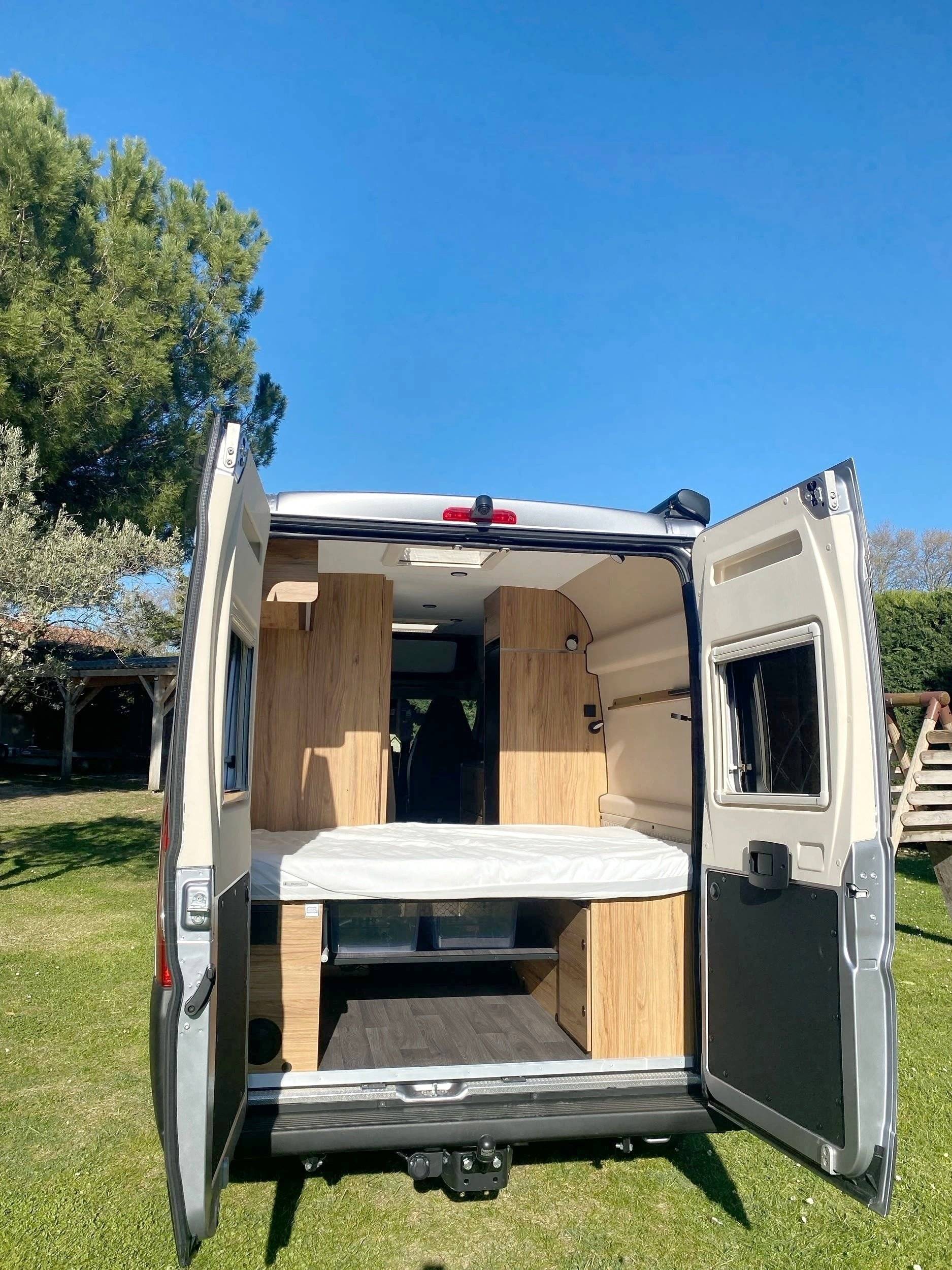 FONT VENDOME Leader Camp Duo