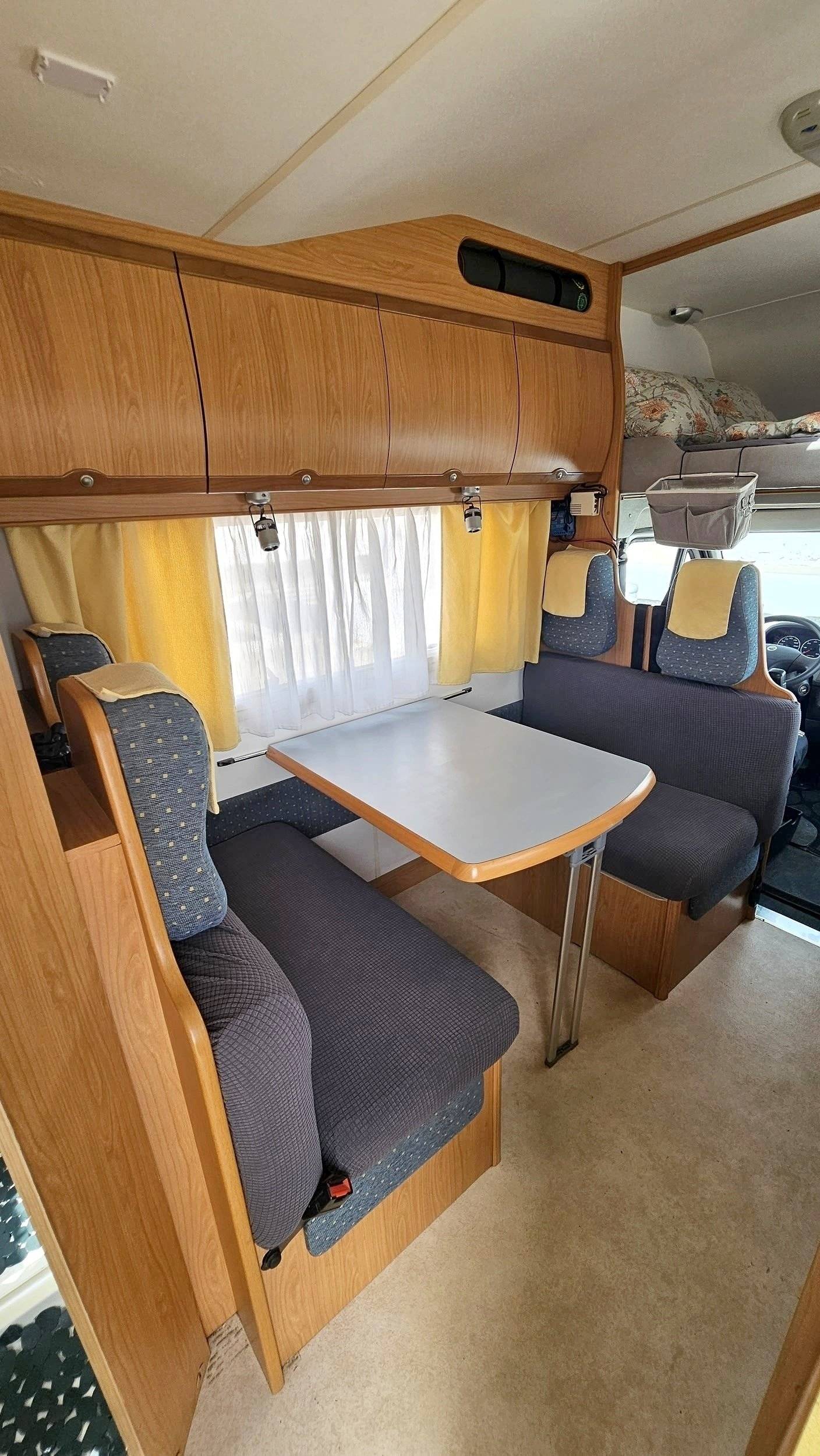 Dining Area Fiat Ducato 2,0 l 115 ch - Yescapa