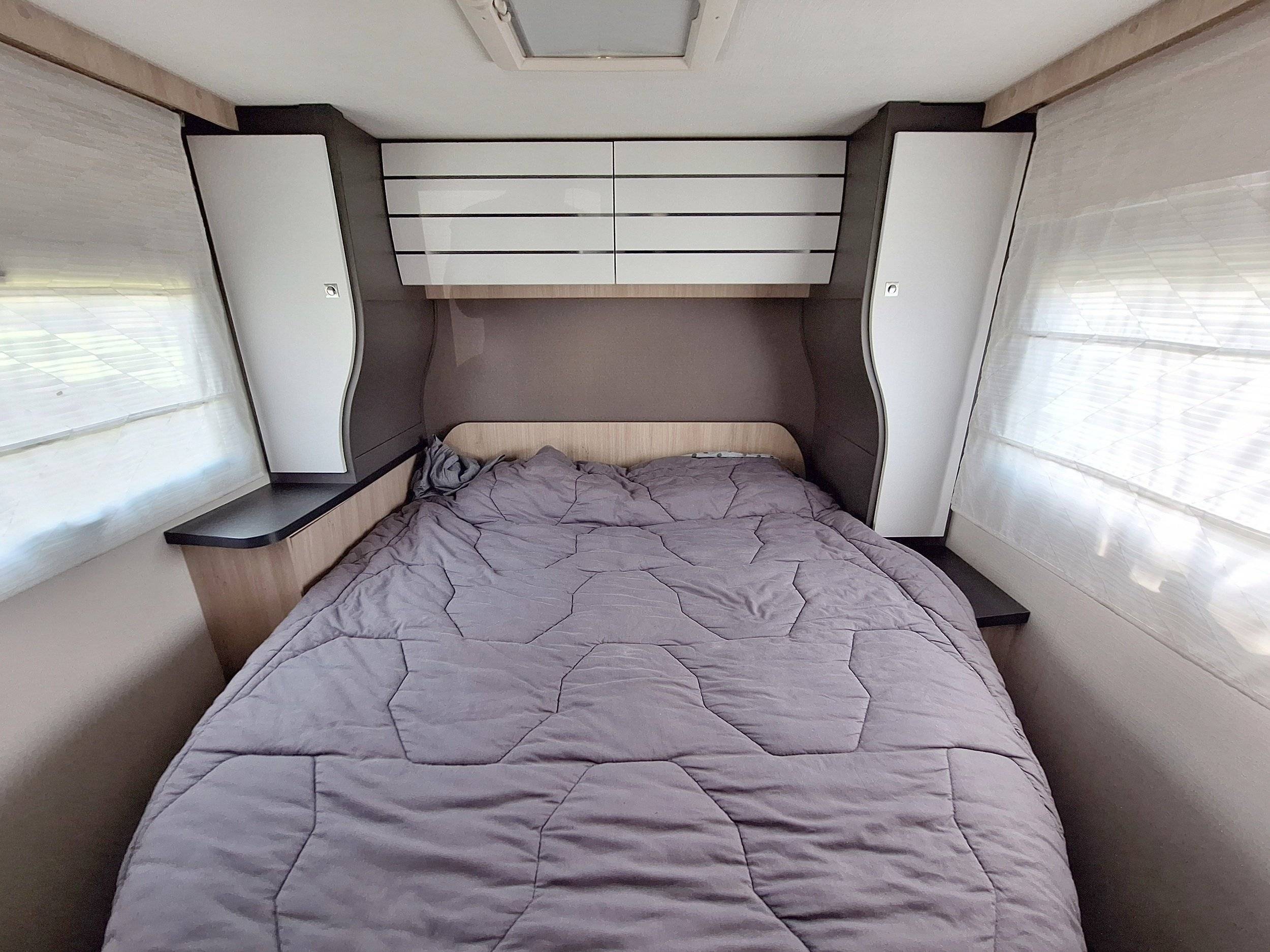 Fahrerbereich Ford 170cv automatique - Yescapa