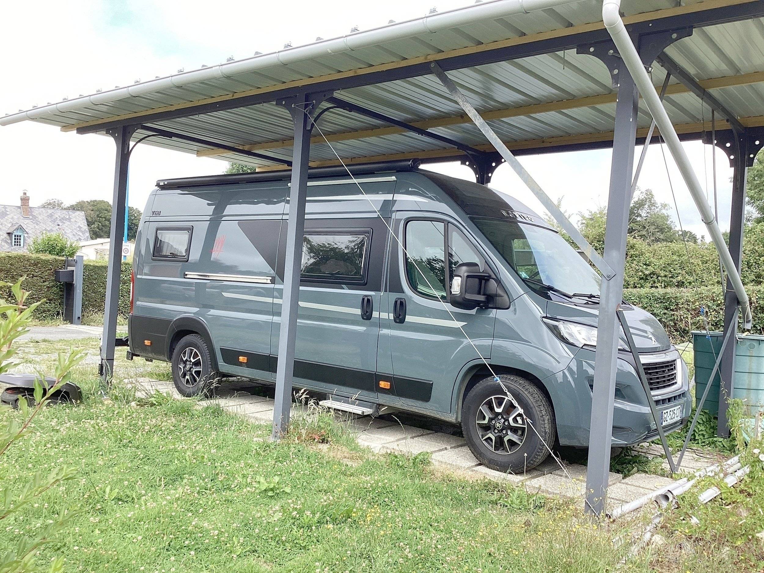 Vista del vehicle angle davanter  - Yescapa