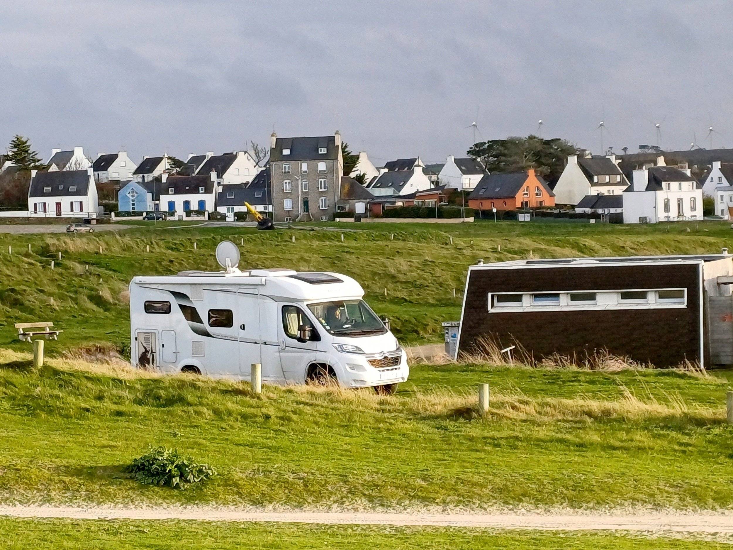 Vista de 3/4 Citroën Jumper 1,6 l Blue HDI 95 ch - Yescapa