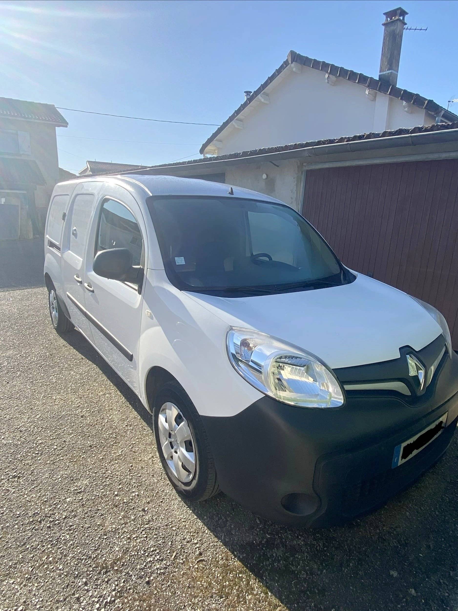 Vista de 3/4 Renault Kangoo Maxi - Yescapa