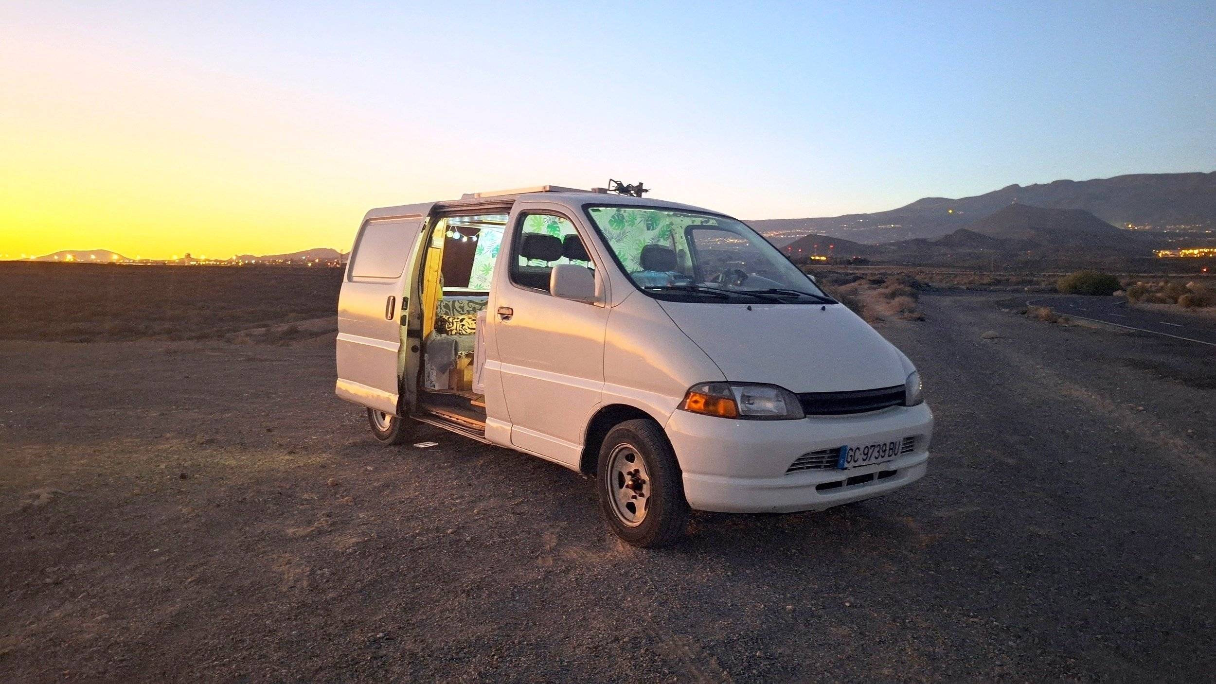 Ilusion TOYOTA HIACE