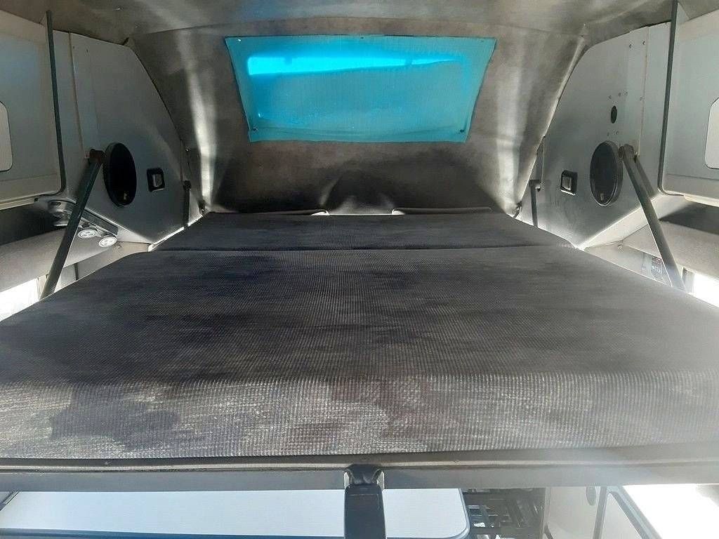 Berth Peugeot Peugeot J5 - Yescapa
