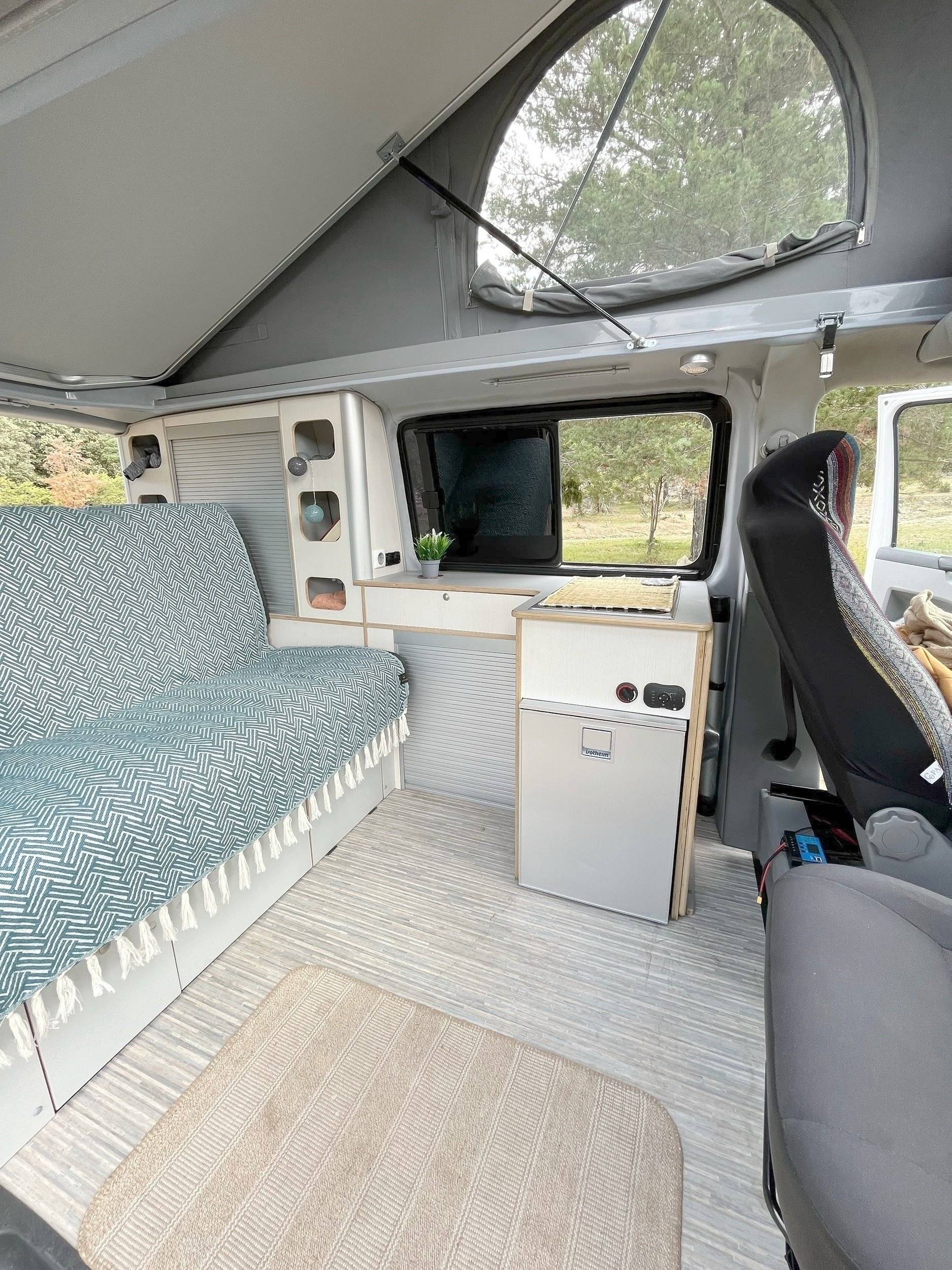 Área de jantar Volkswagen Volkswagen Transporter T5 - Yescapa