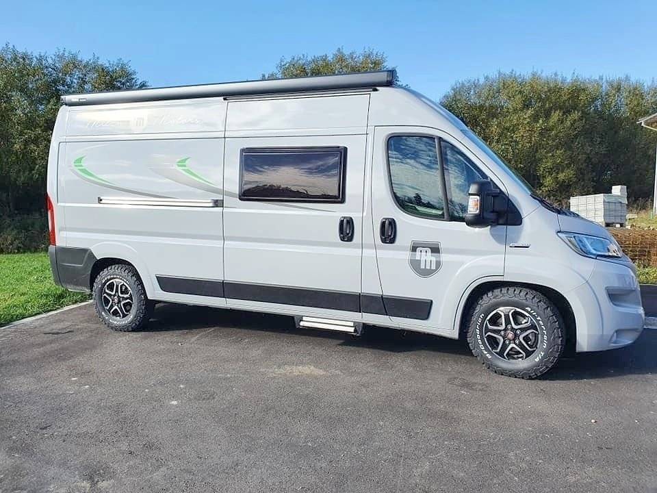 schräge Vorderansicht Fiat - Yescapa