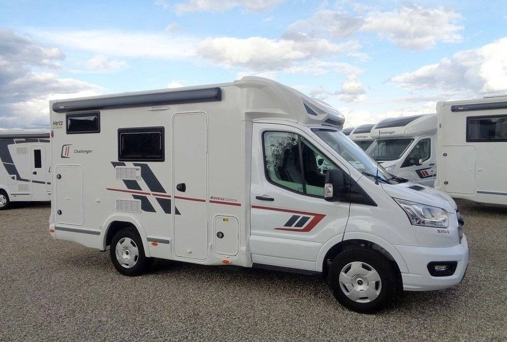 Front view from 3/4 Ford Transit 2,0 l 130 ch - Yescapa