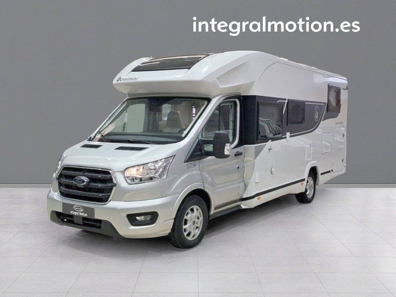 Vista de 3/4 Ford Transit 350 - Yescapa