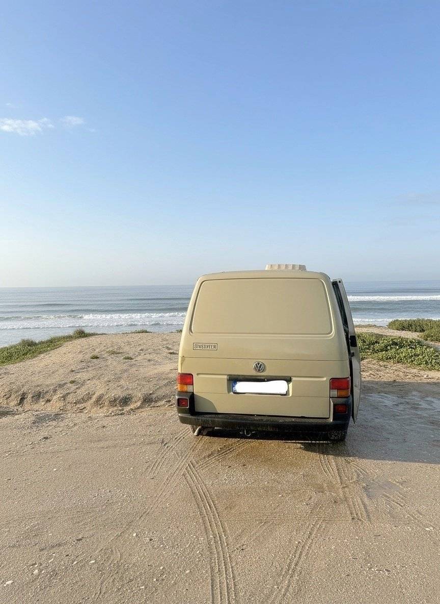 Vista posteriore Volkswagen T4 1,9 68 HP - Yescapa