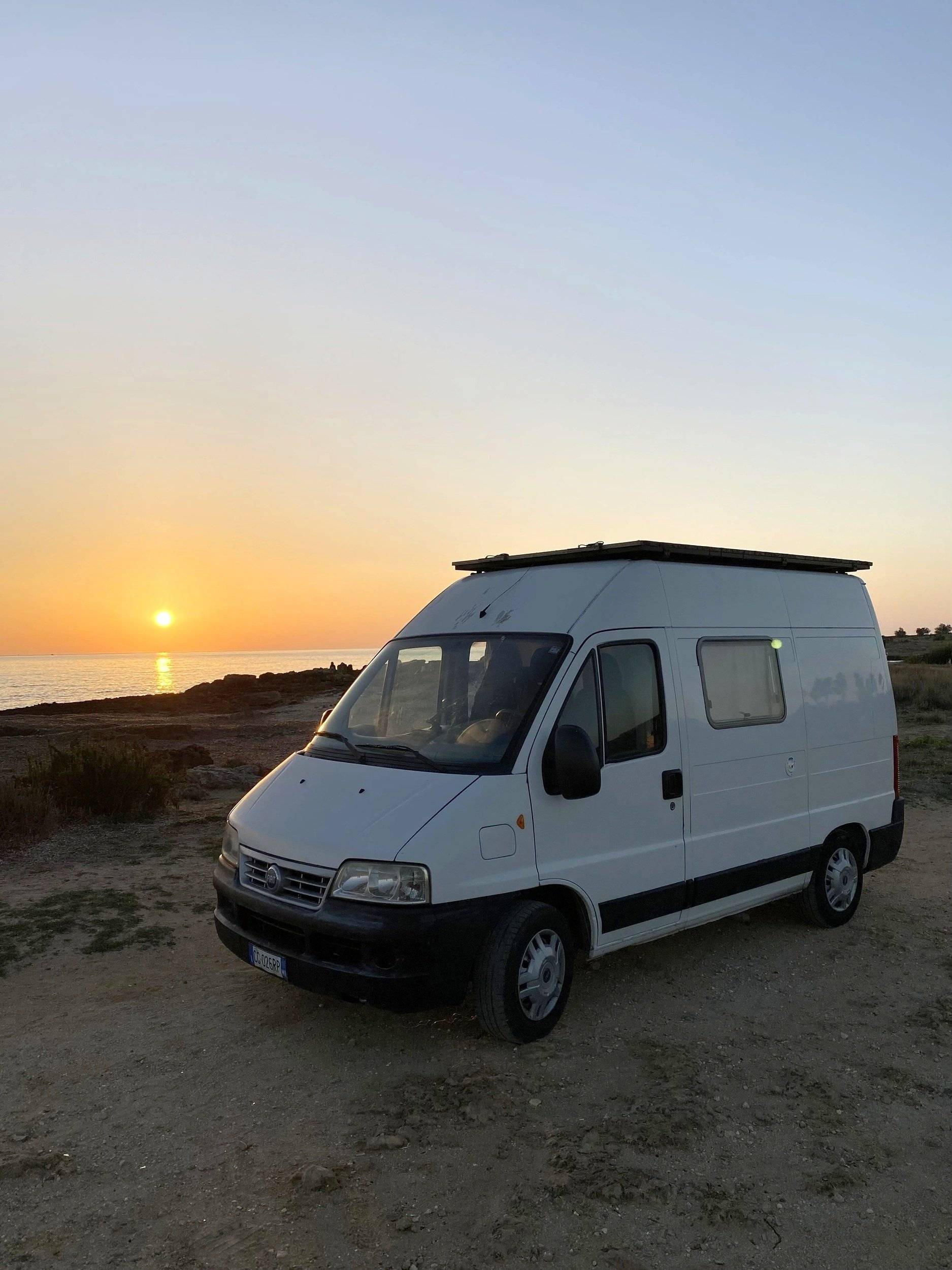 schräge Vorderansicht Fiat Duca - Yescapa