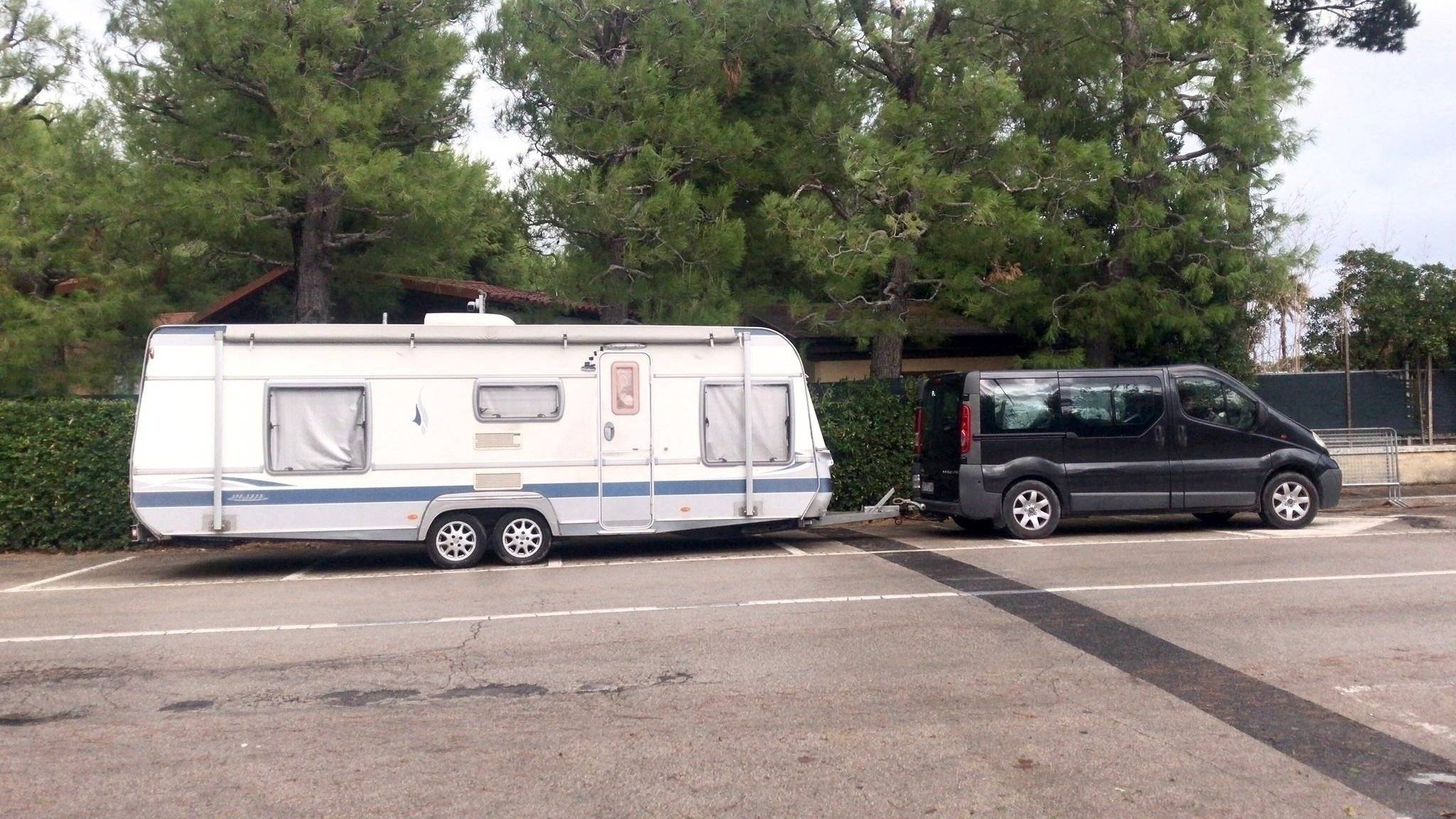 Vista frontale a ¾  - Yescapa