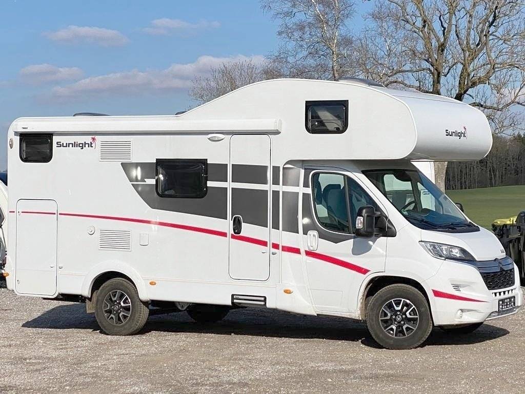 schräge Vorderansicht Citroën Mooveo & Pilote - Yescapa