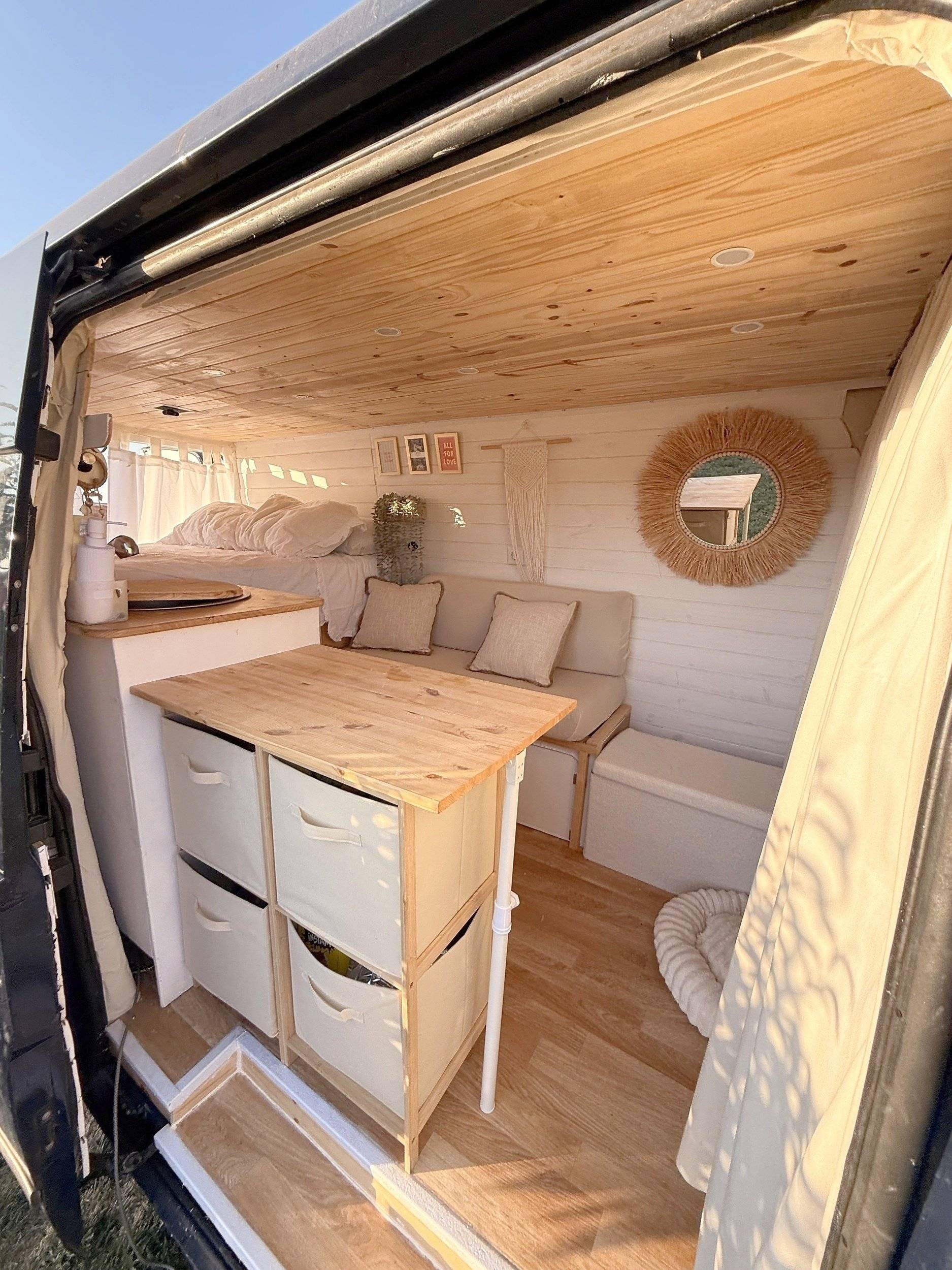 Berth Ford Transit - Yescapa