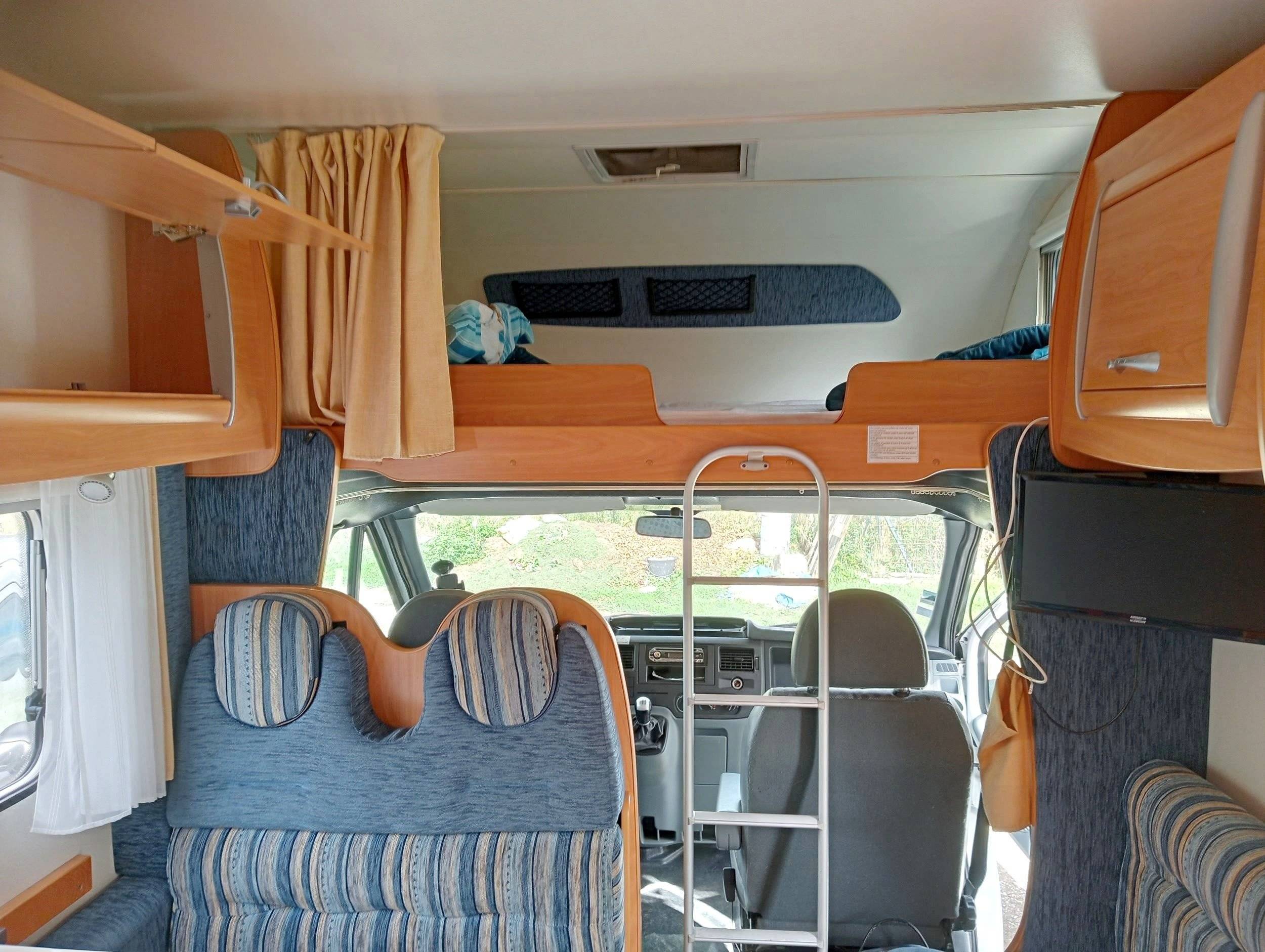 Berth Ford Transit 2,2 l TDCi 130 ch. - Yescapa