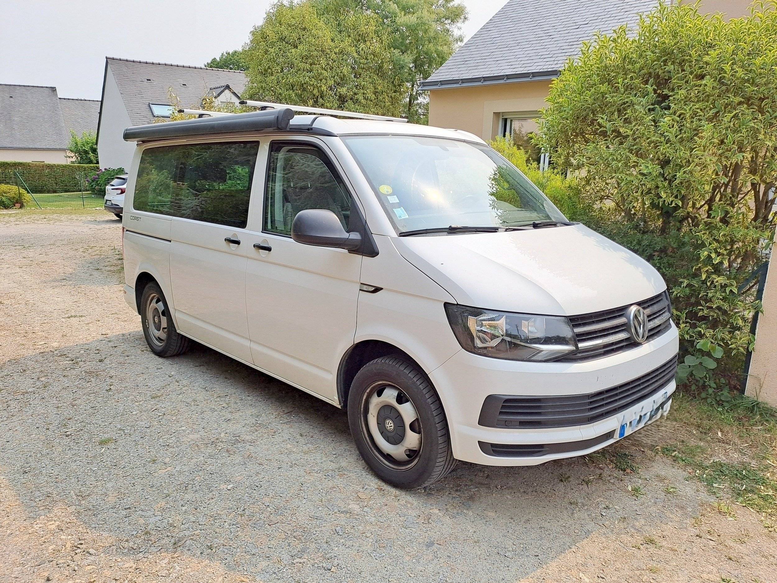 Voorkant 3/4 Volkswagen Volkswagen T6 California Coast - Yescapa