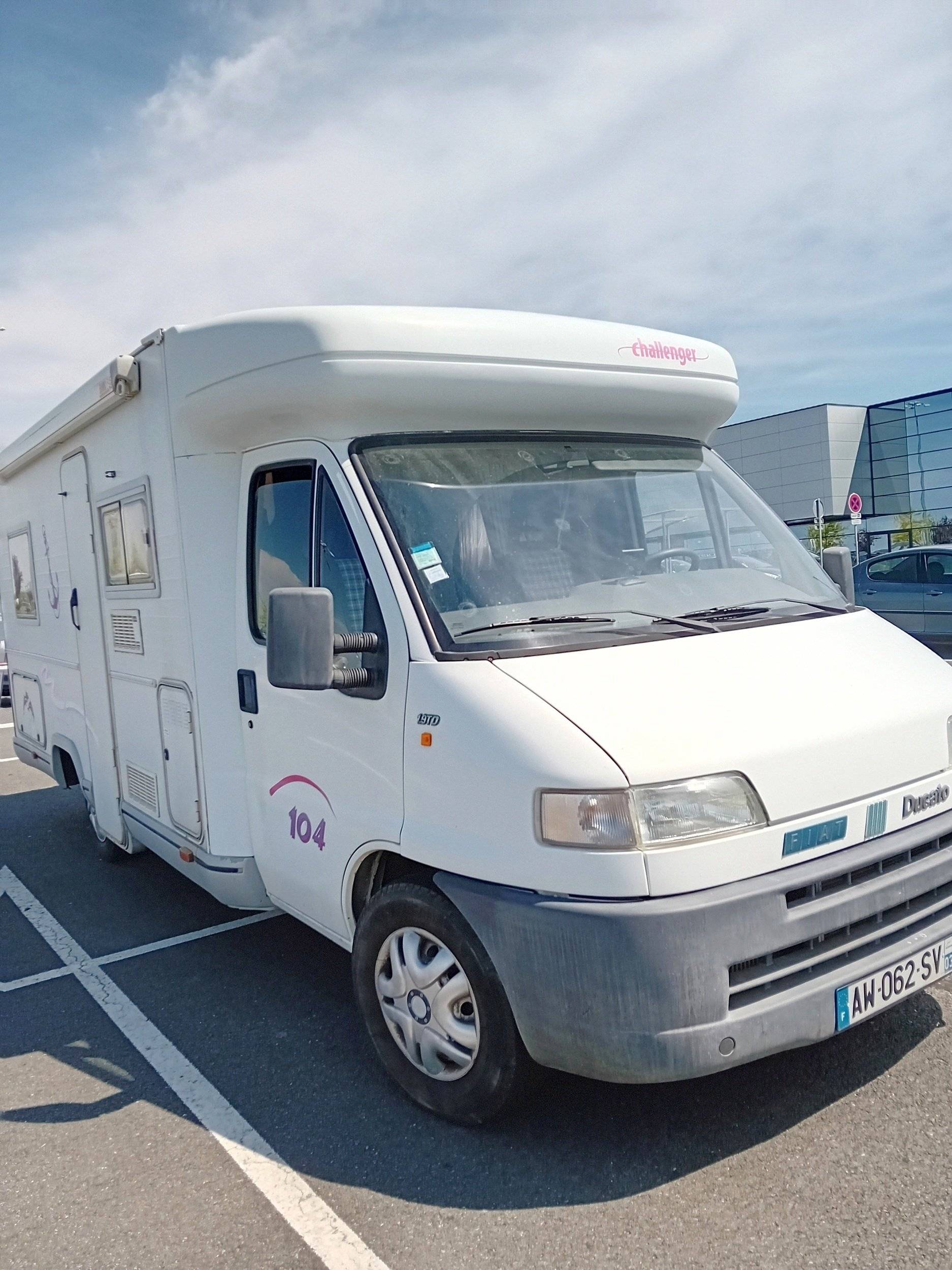 Challenger Challenger 104