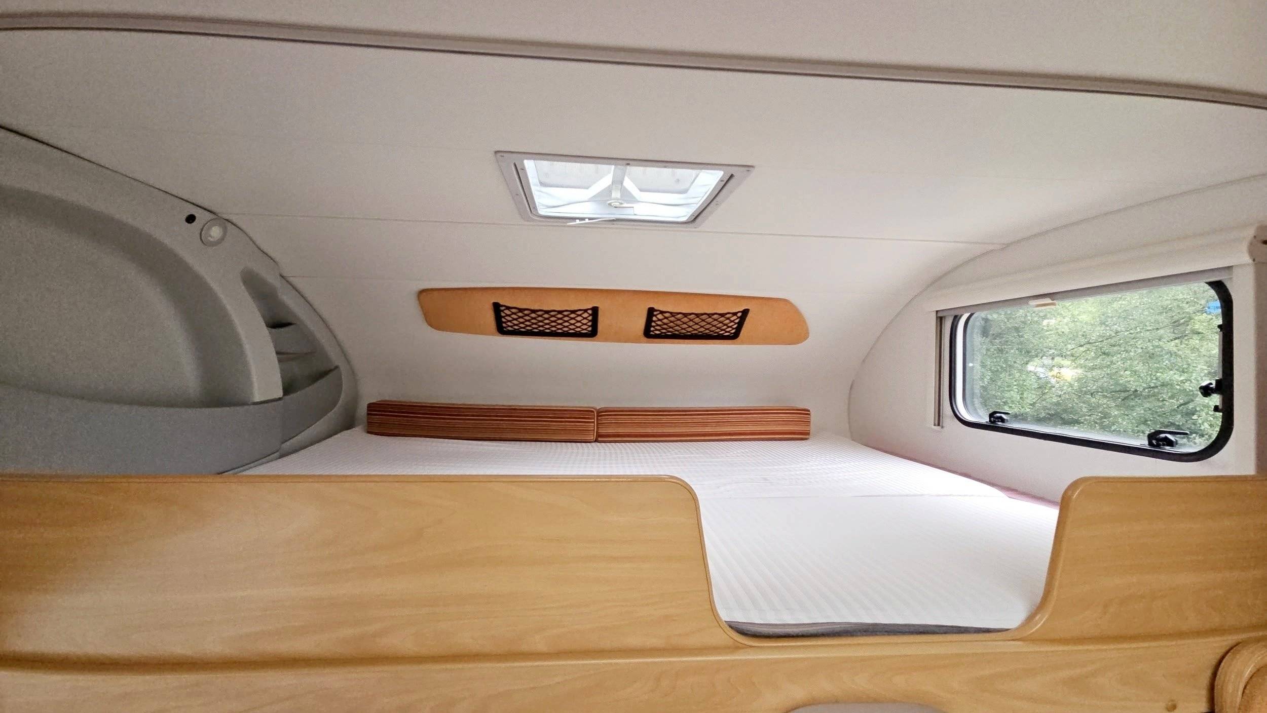Couchages Ford Transit 2,2 l 125 ch - Yescapa