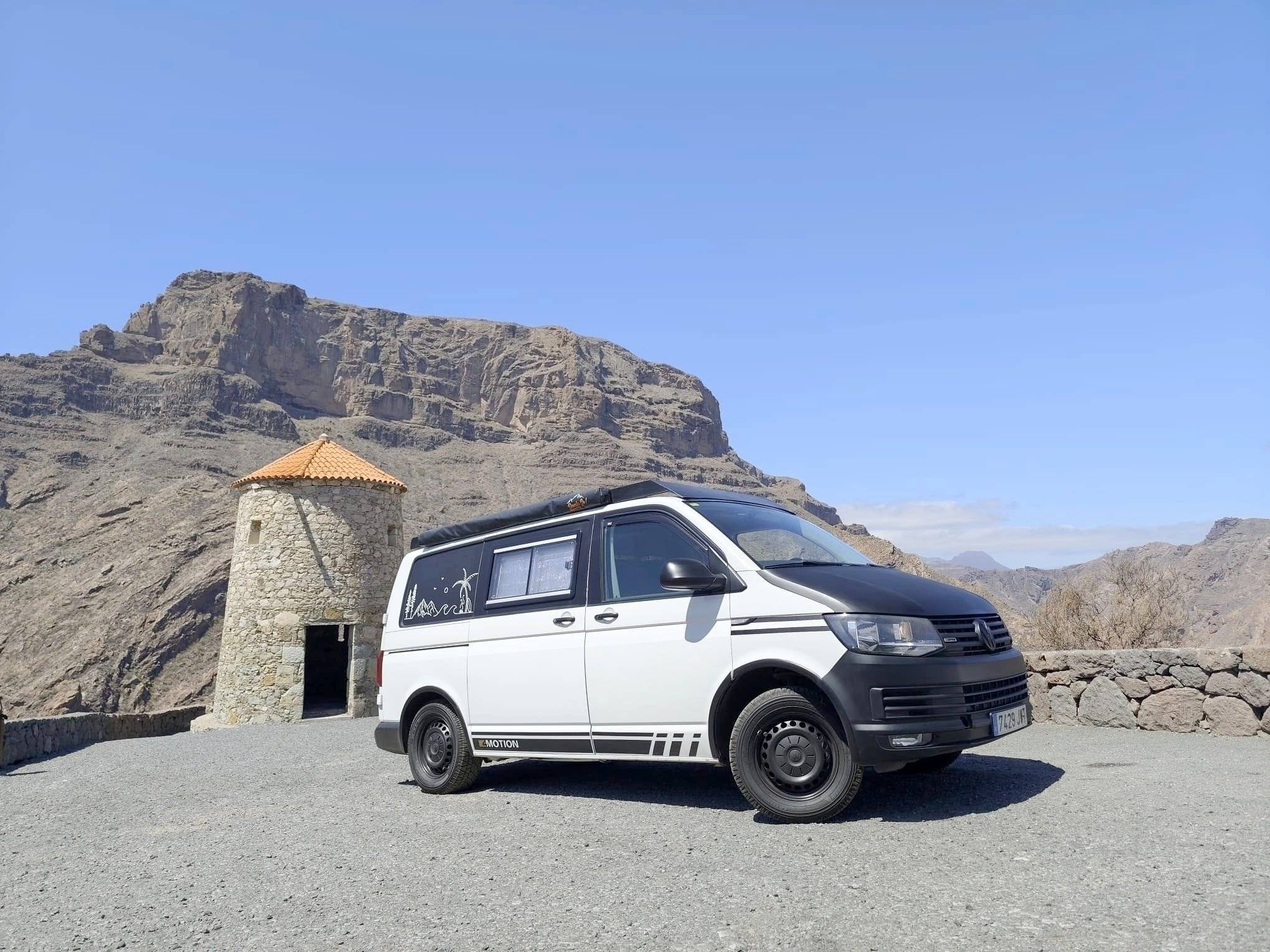 Vista de 3/4 Volkswagen Volkswagen Transporter - Yescapa