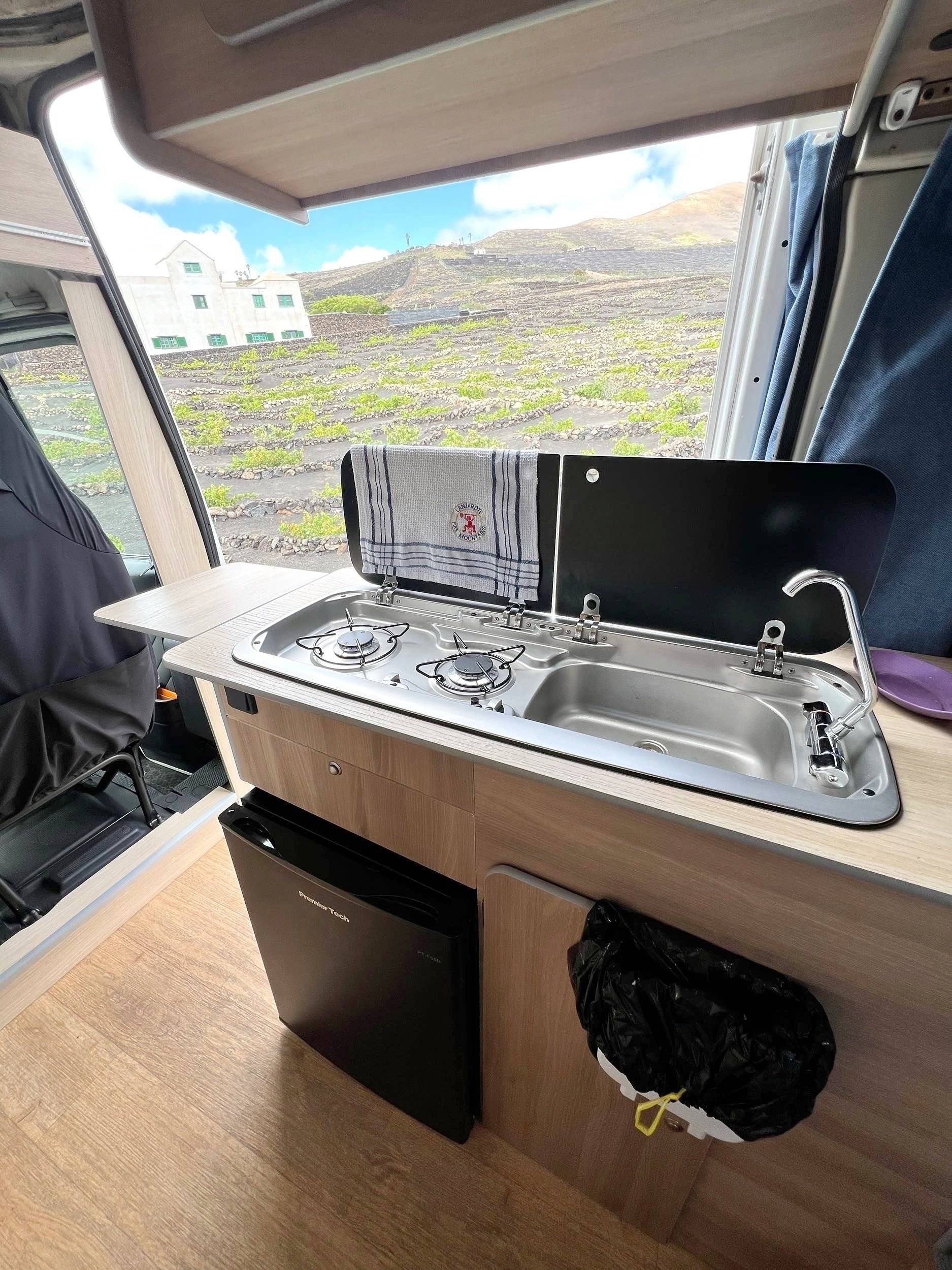 Kitchen Fiat Ducato 244 - Yescapa