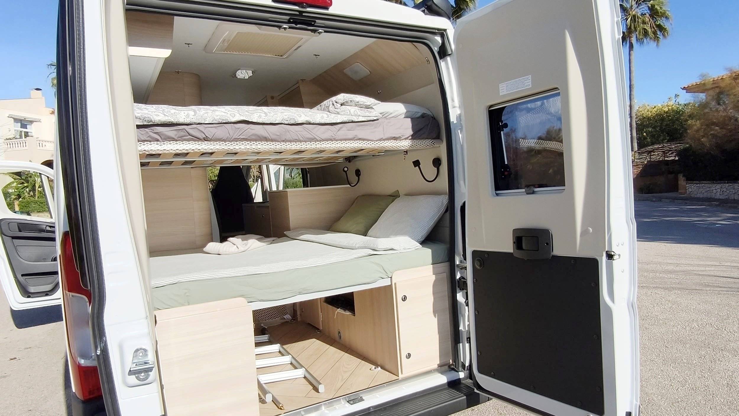 Berth Fiat Ducato 2,3 l Multijet 140 - Yescapa