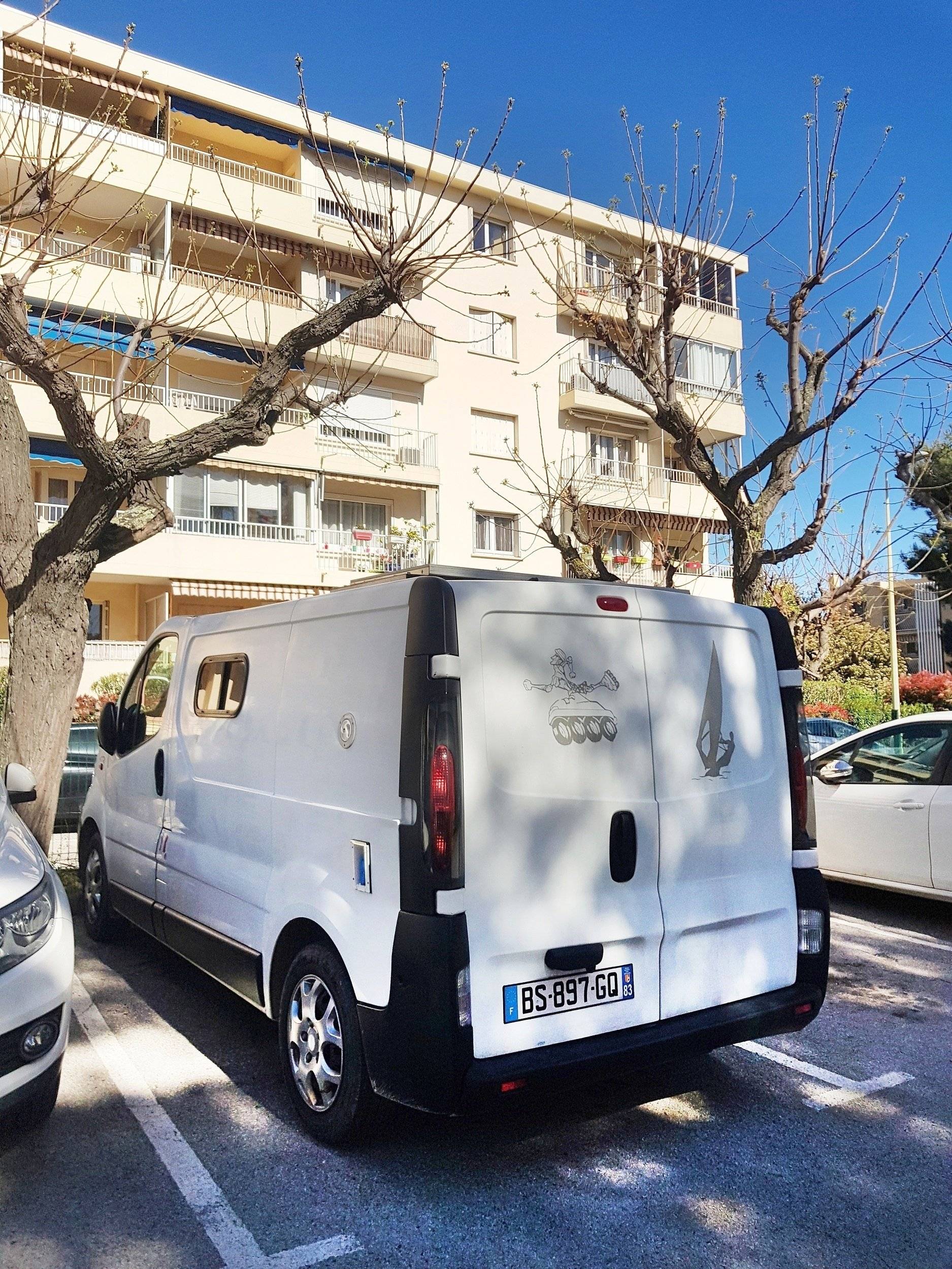 Vista posteriore Renault Renault Trafic - Yescapa