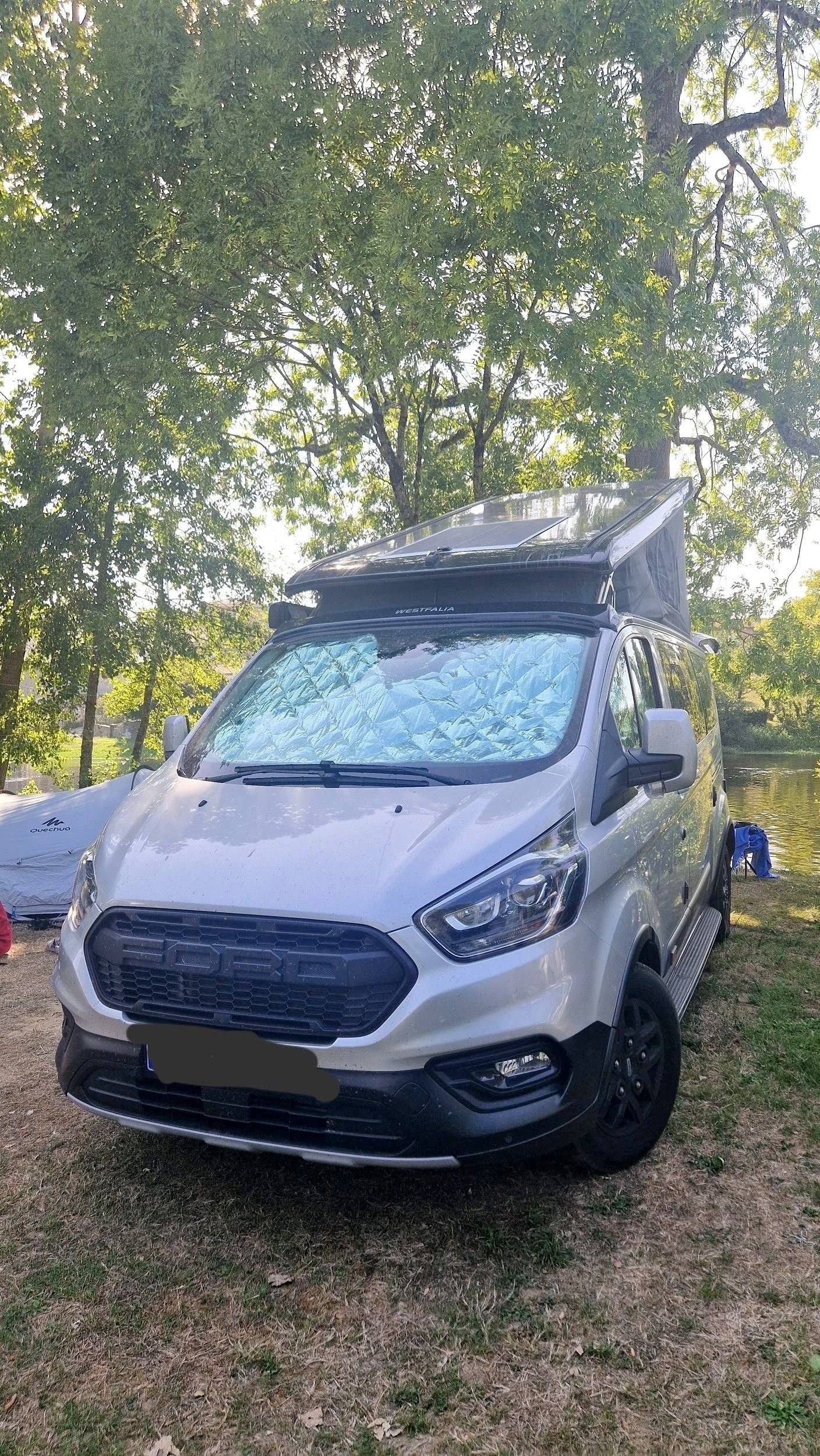 Front view from 3/4 Ford Transit 155 ch - Yescapa