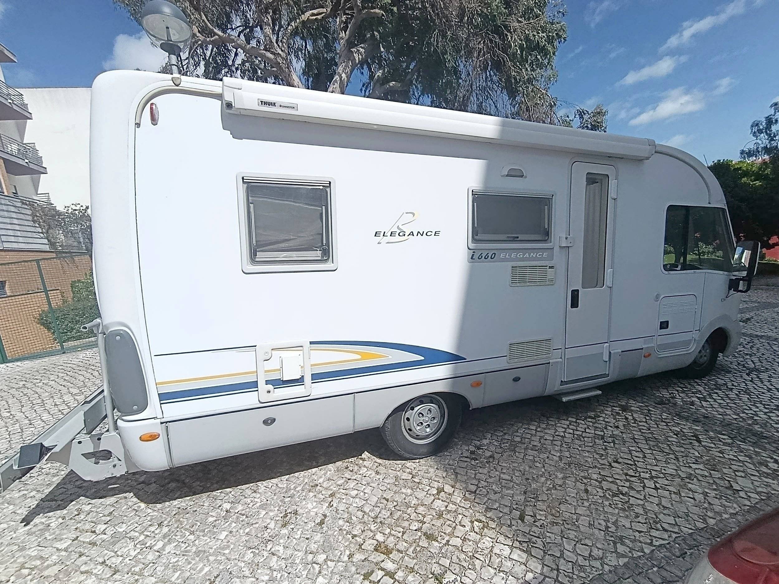 Vista del vehículo ángulo delantero Fiat Ducato 2.8 JTD - Yescapa