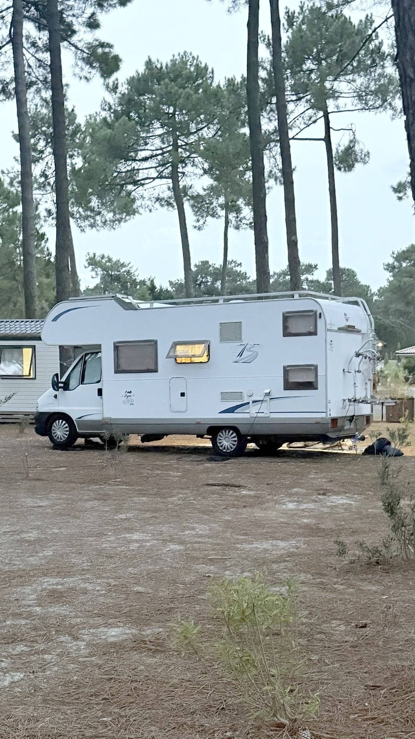 Vista posteriore Fiat Ducato 2.8 jtd - Yescapa