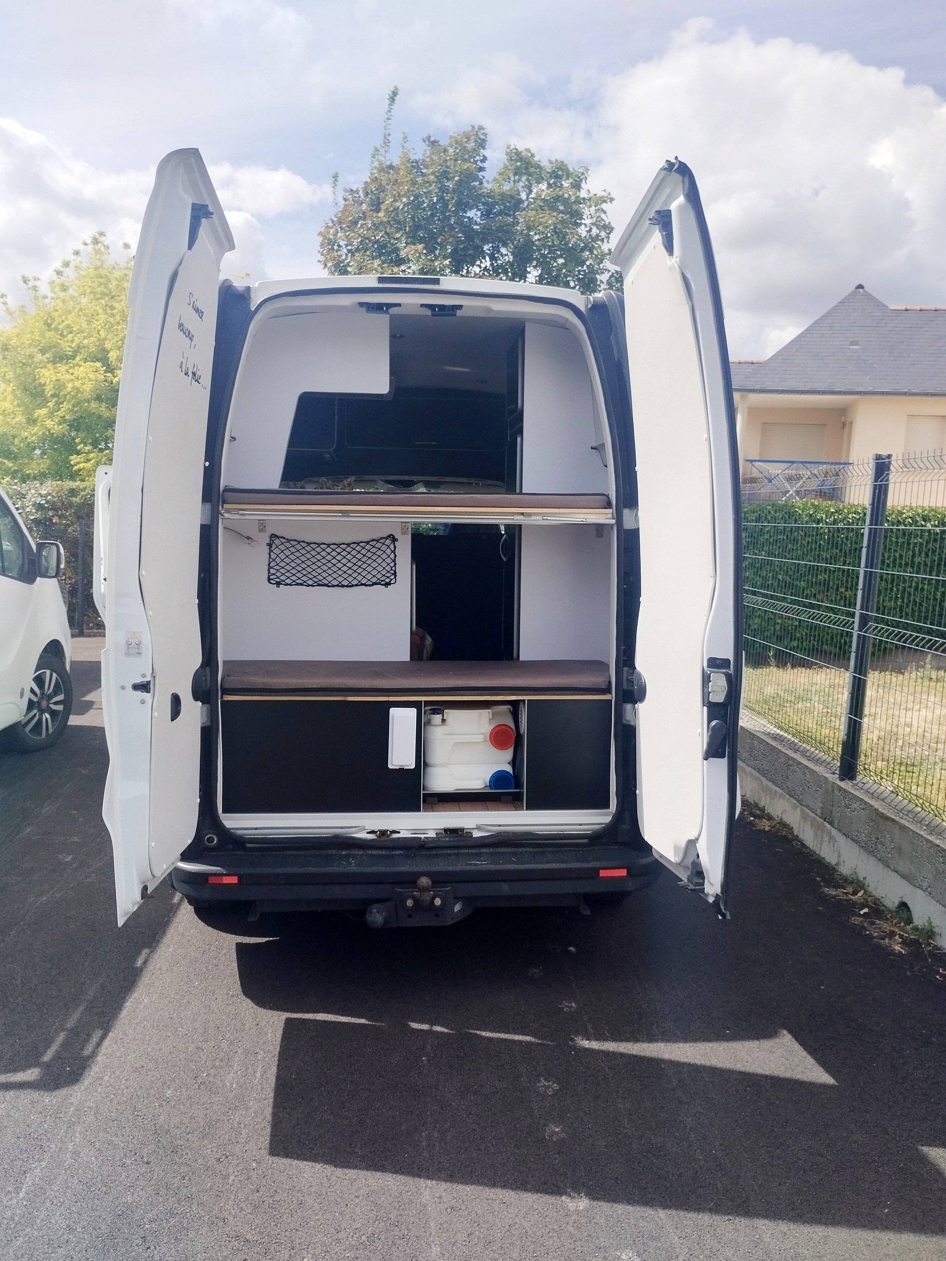 Schlafplätze Renault Trafic 1,6 l 125 ch - Yescapa