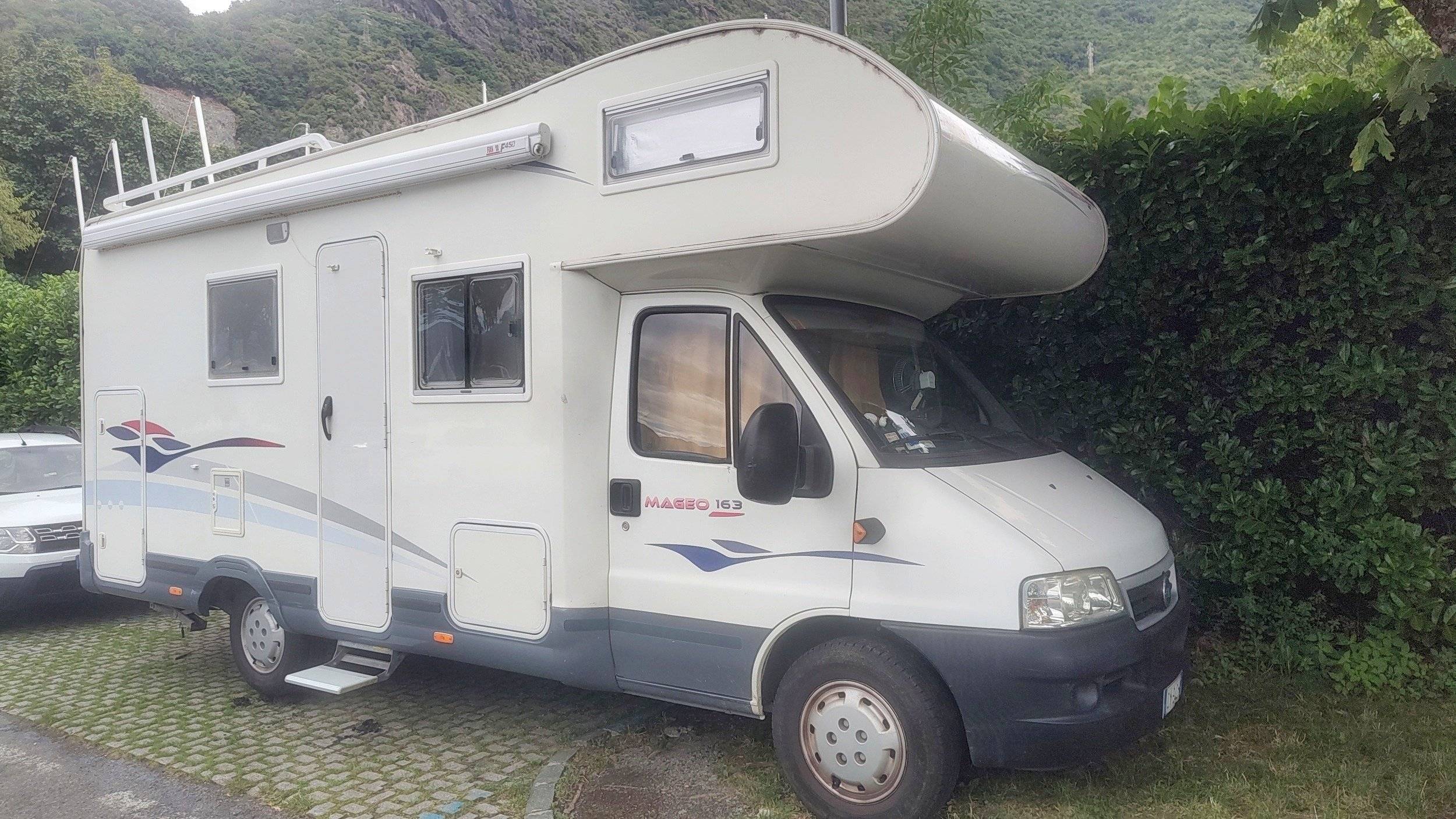 Front view from 3/4 Fiat - Yescapa