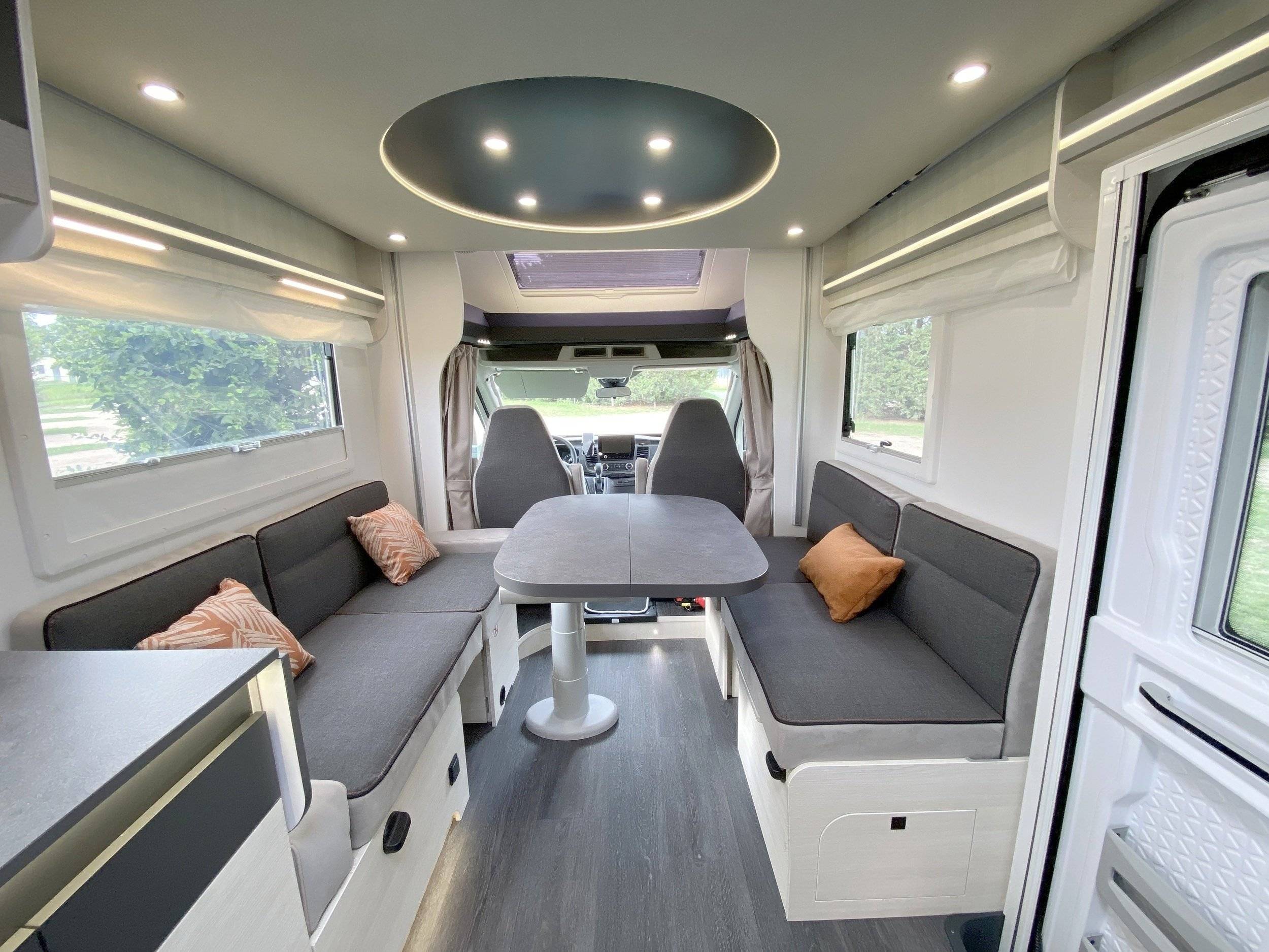 Dining Area Ford ford transit 170 automatique - Yescapa
