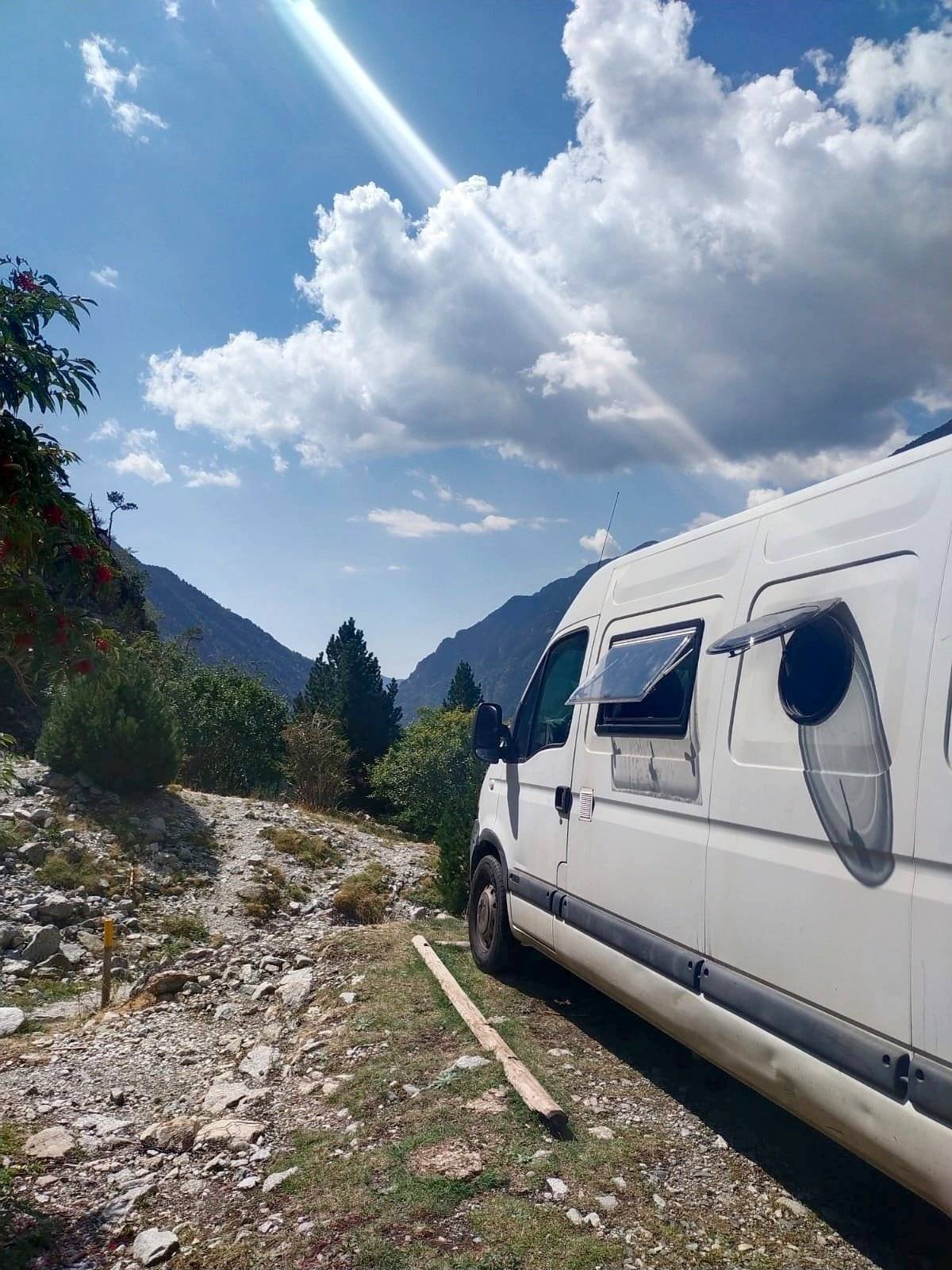 Location Fourgon aménagé Mataró Nissan 54039 Yescapa