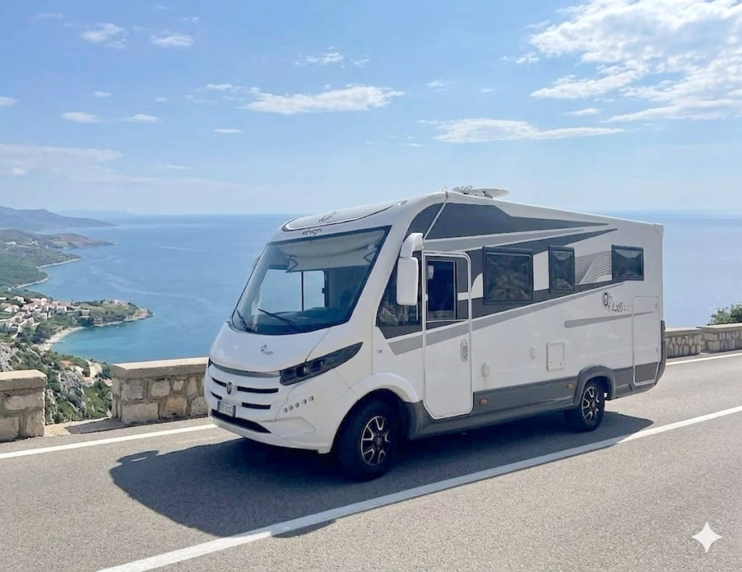 Vista frontale a ¾ Fiat 2,3 l 130 ch. - Yescapa