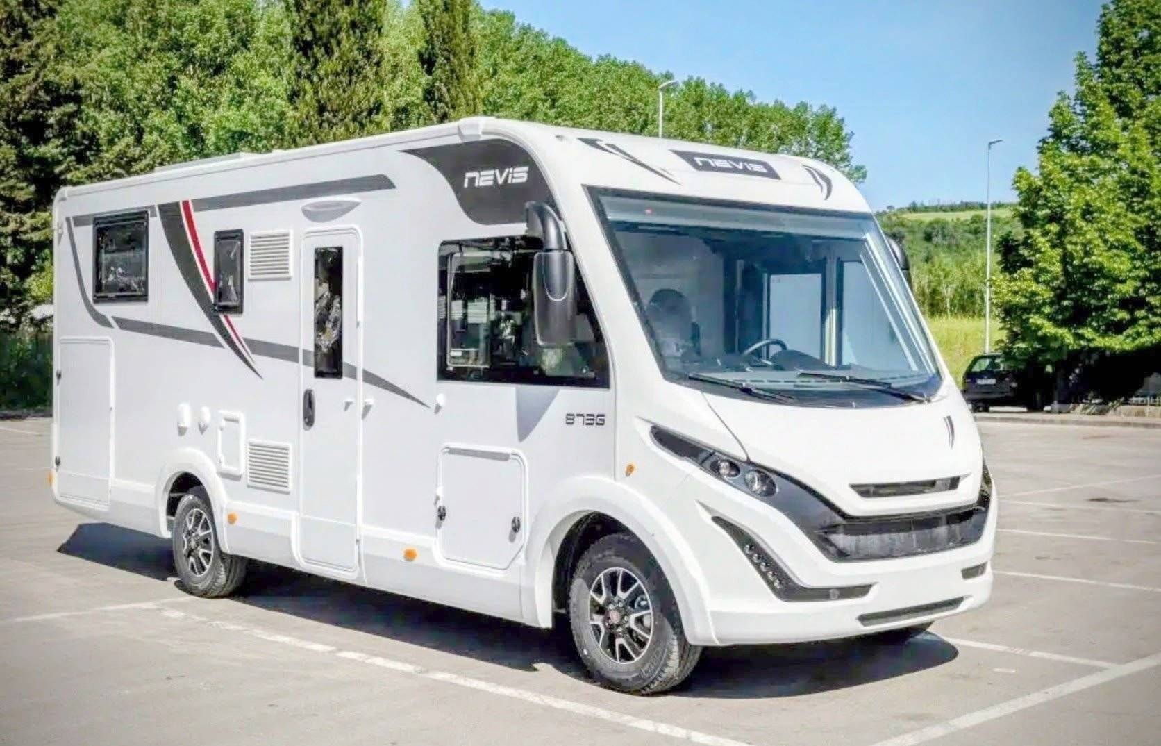 Vue avant de 3/4 Fiat 2.2 140 CV - Yescapa