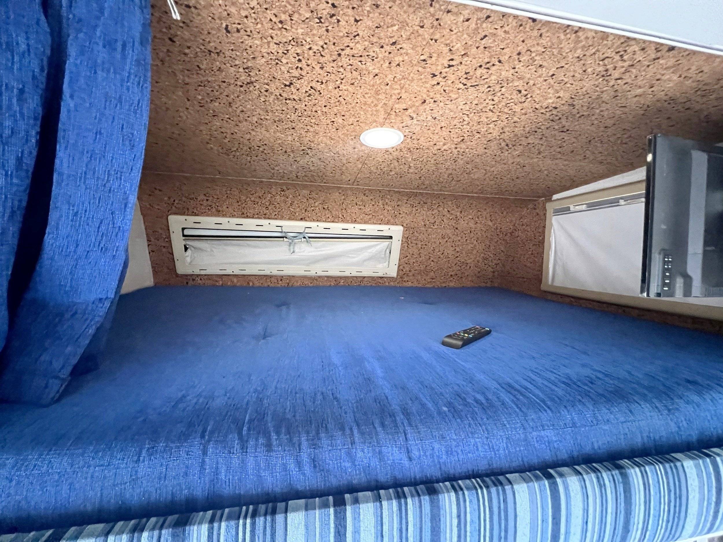 Berth Peugeot J5 - Yescapa