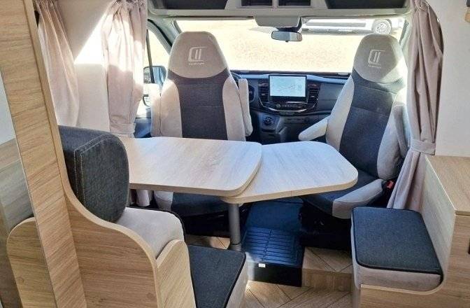 Área de jantar Ford Transit 2,0 l 170 ch - Yescapa